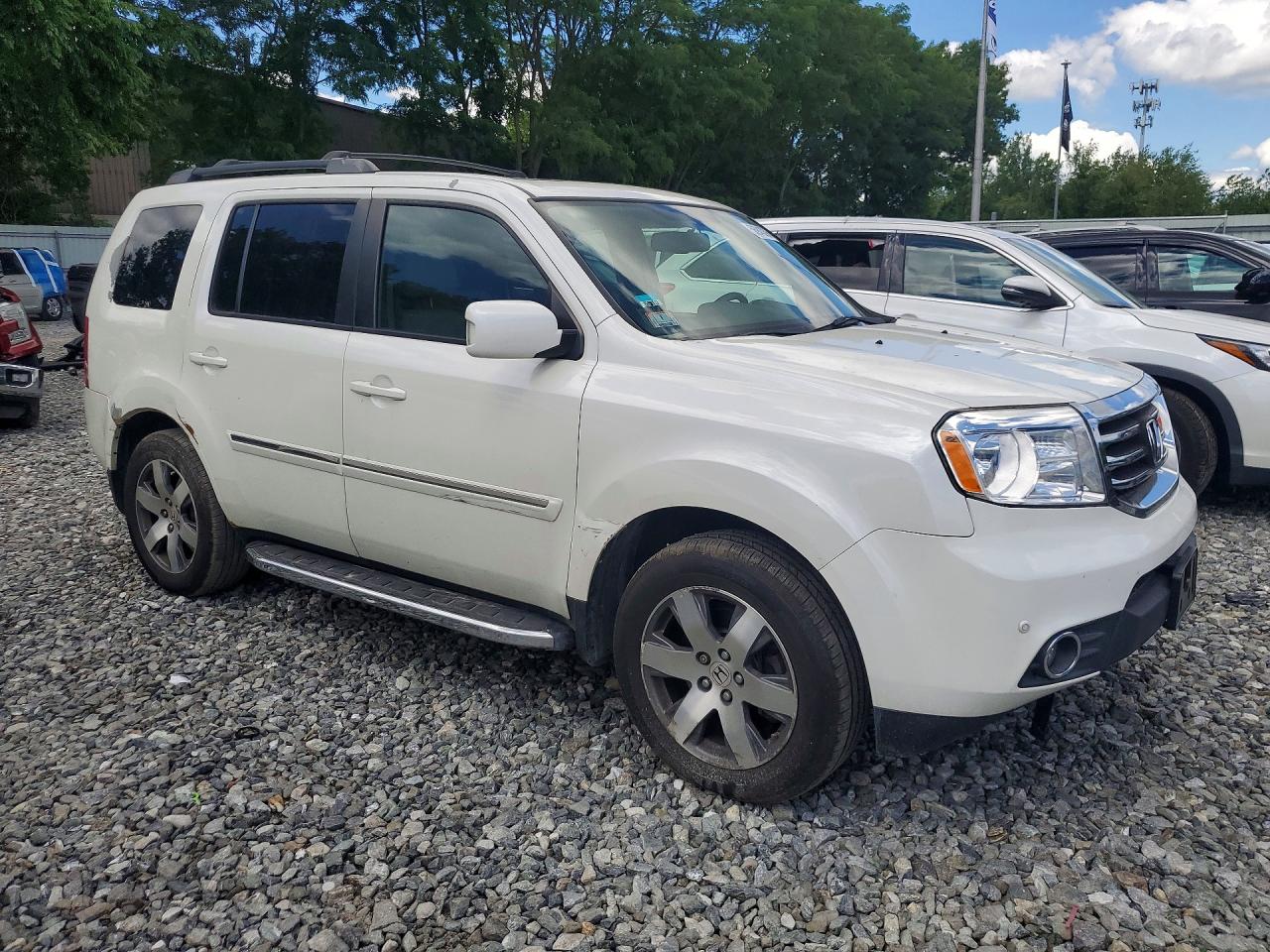 2014 Honda Pilot Touring White vin: 5FNYF4H96EB051555