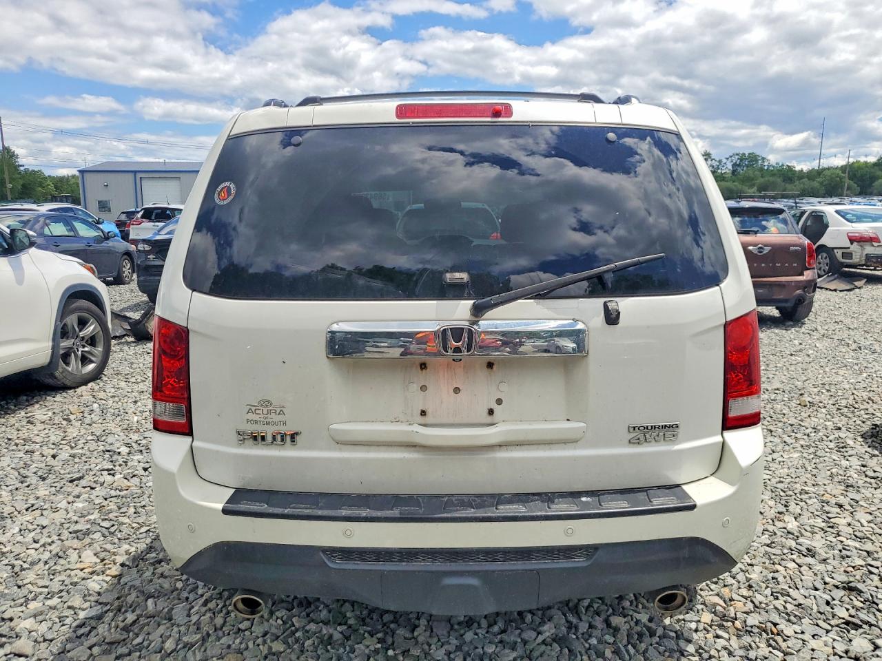 2014 Honda Pilot Touring White vin: 5FNYF4H96EB051555