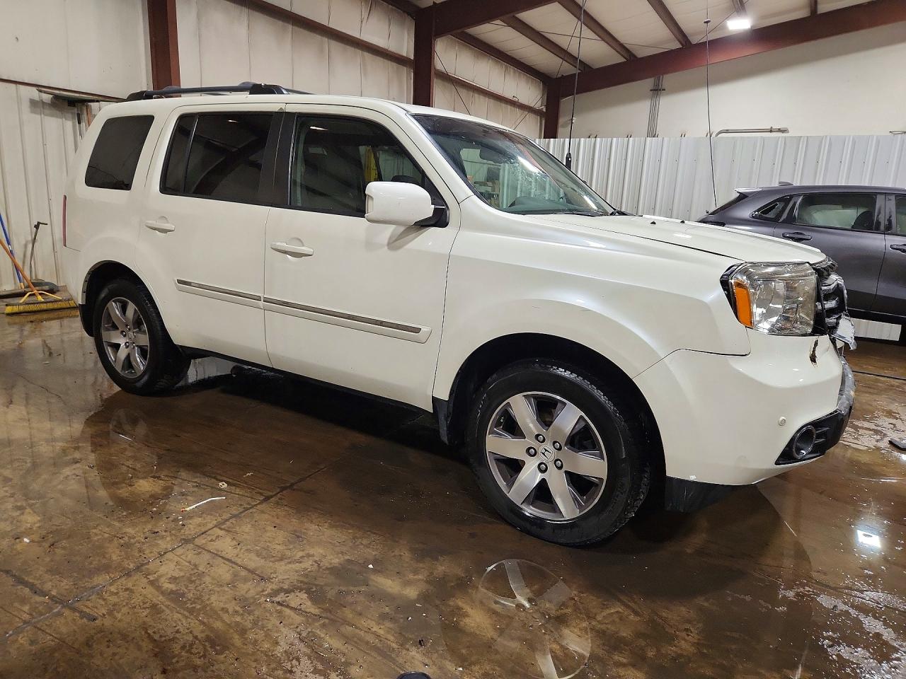 2015 Honda Pilot Touring Белый vin: 5FNYF4H96FB001966