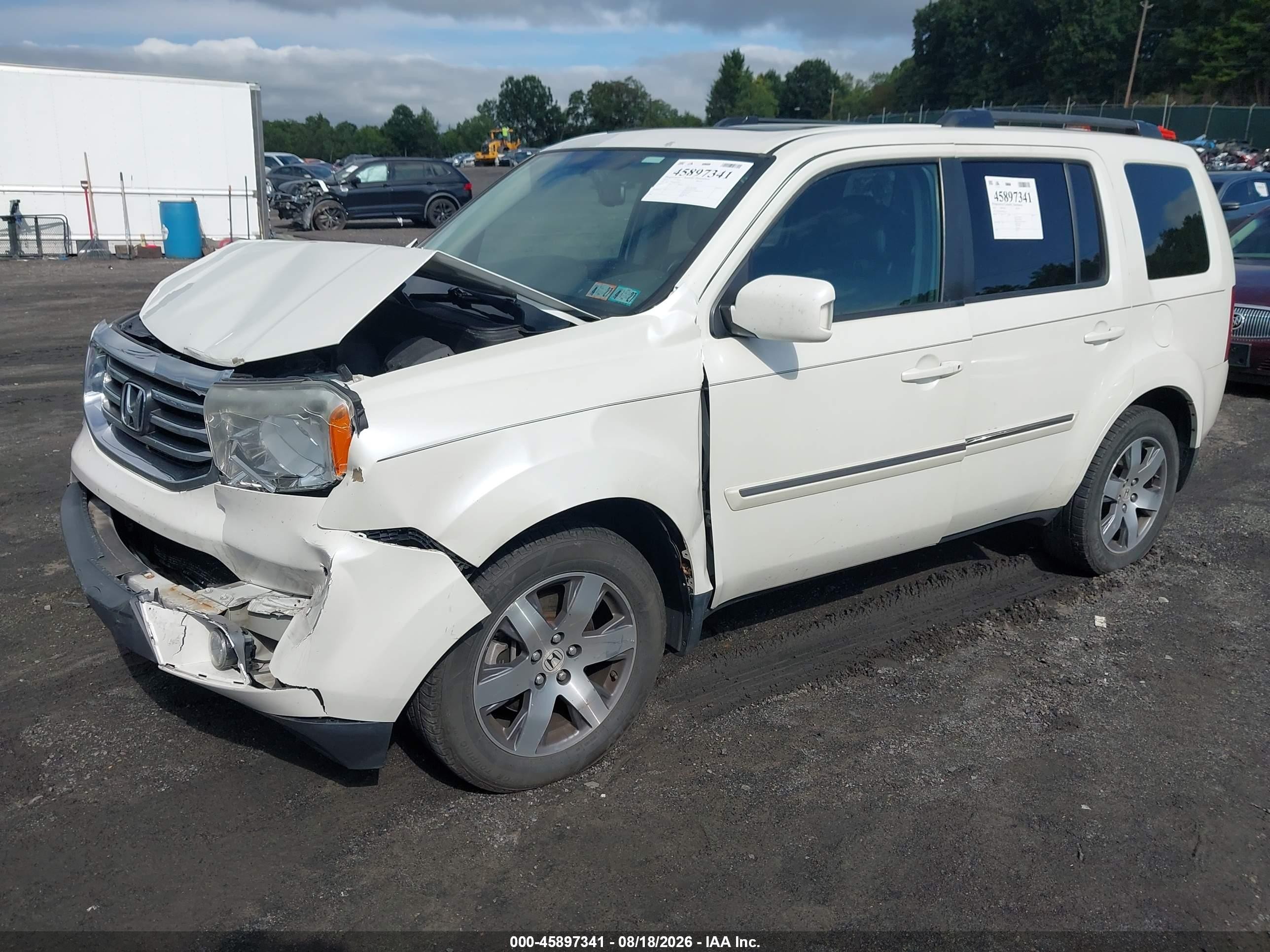 2015 Honda Pilot Touring White vin: 5FNYF4H96FB011719