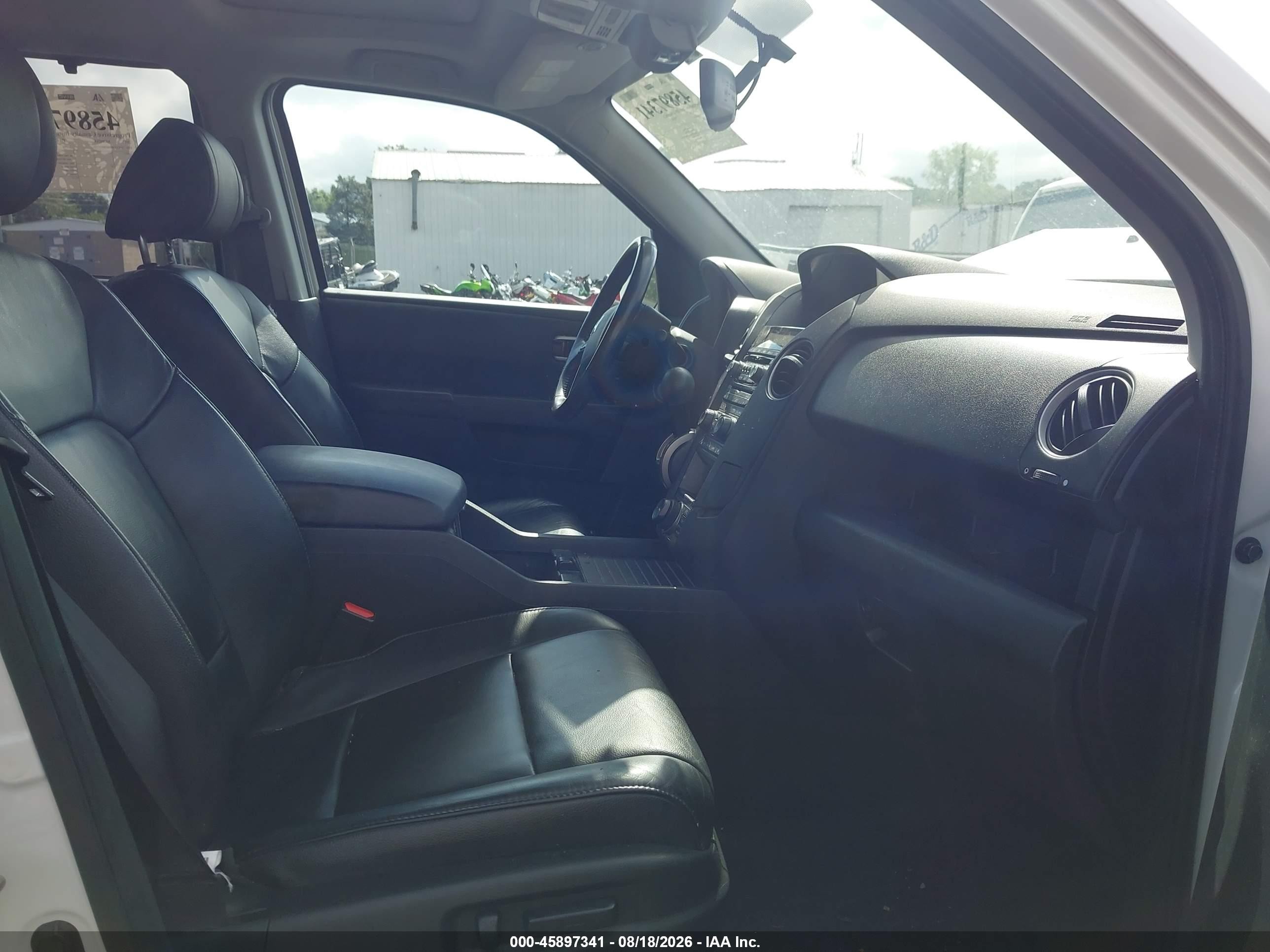 2015 Honda Pilot Touring White vin: 5FNYF4H96FB011719
