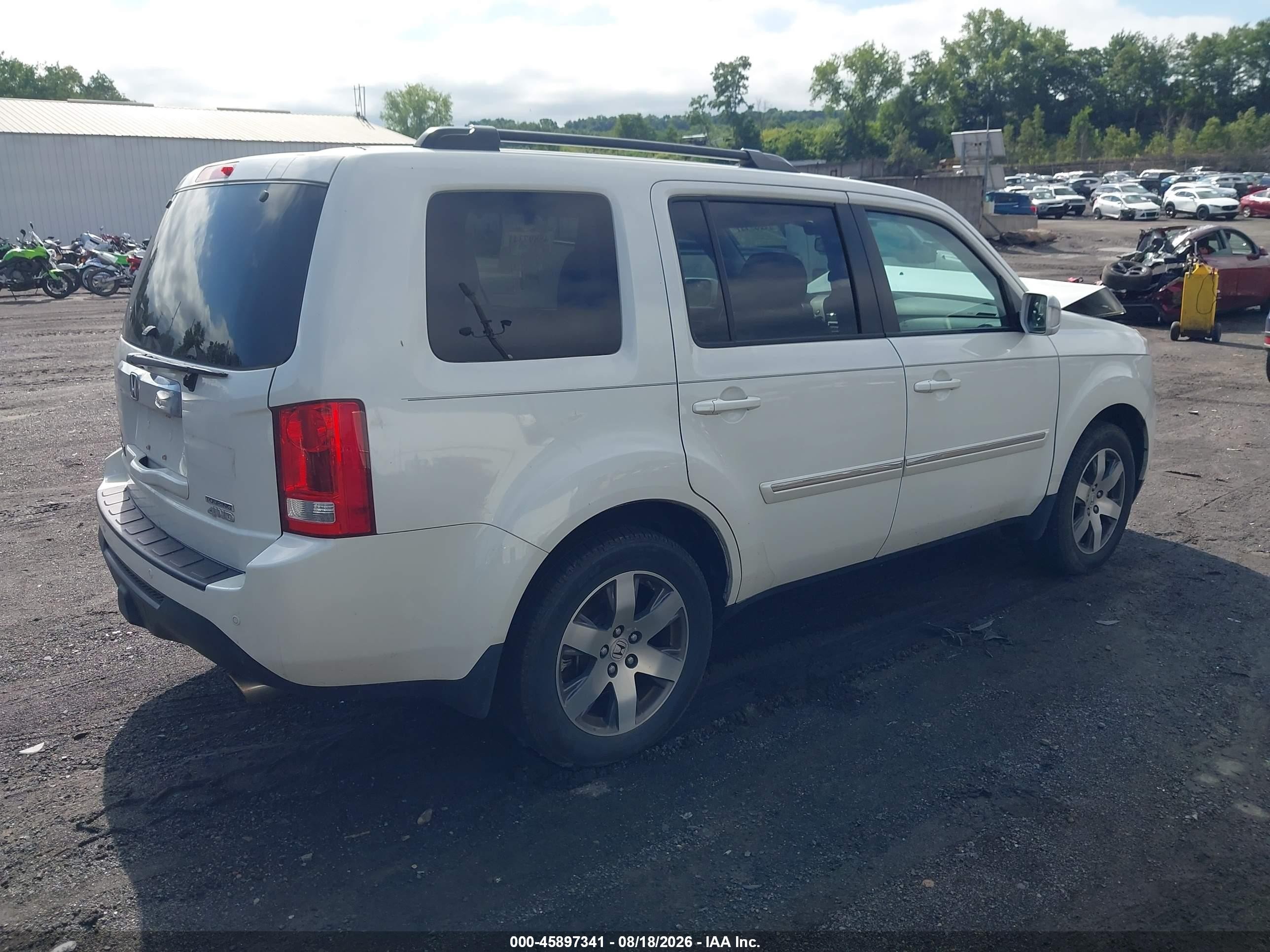 2015 Honda Pilot Touring White vin: 5FNYF4H96FB011719