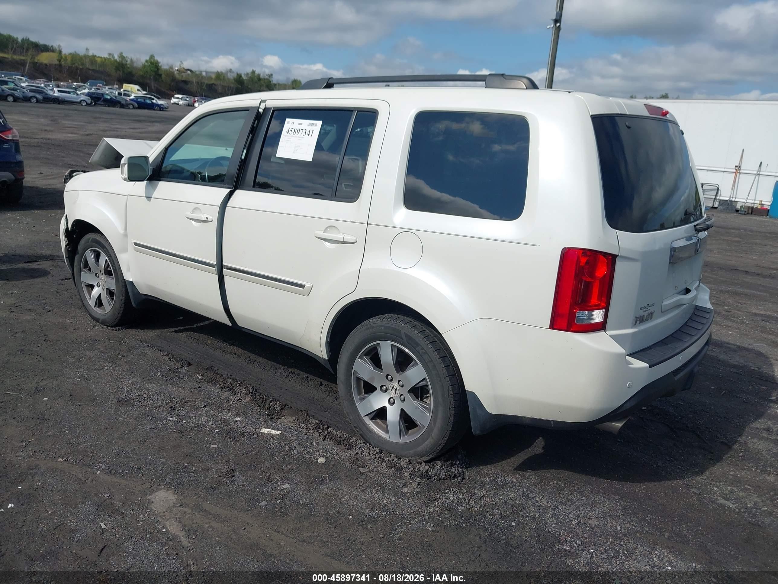 2015 Honda Pilot Touring White vin: 5FNYF4H96FB011719
