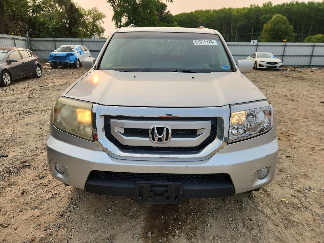 2011 Honda Pilot Touring Silver vin: 5FNYF4H97BB041595