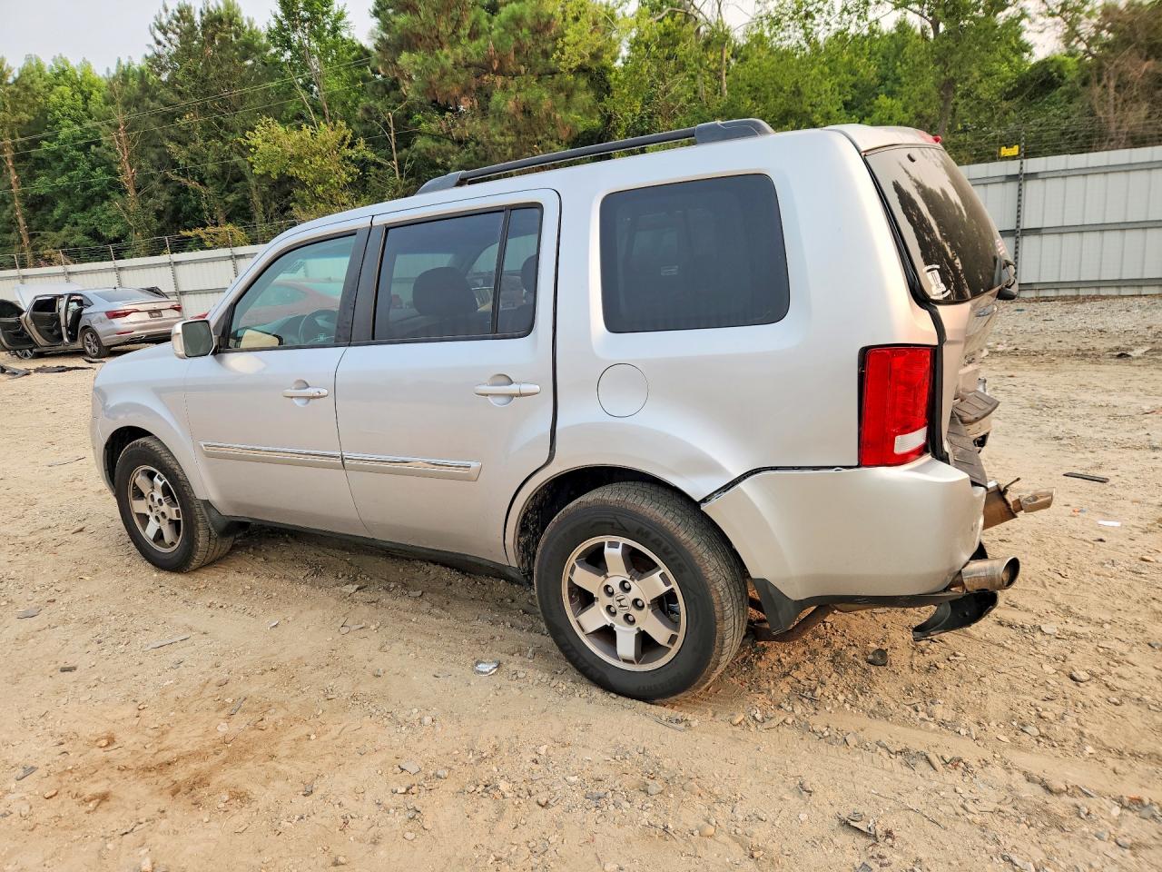2011 Honda Pilot Touring Silver vin: 5FNYF4H97BB041595