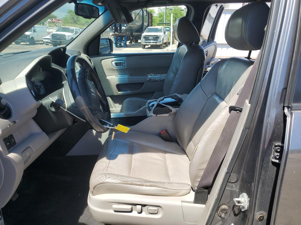 2011 Honda Pilot Touring Gray vin: 5FNYF4H97BB048188 Damage: Left Front Seat Cushion, Worn, Acceptable