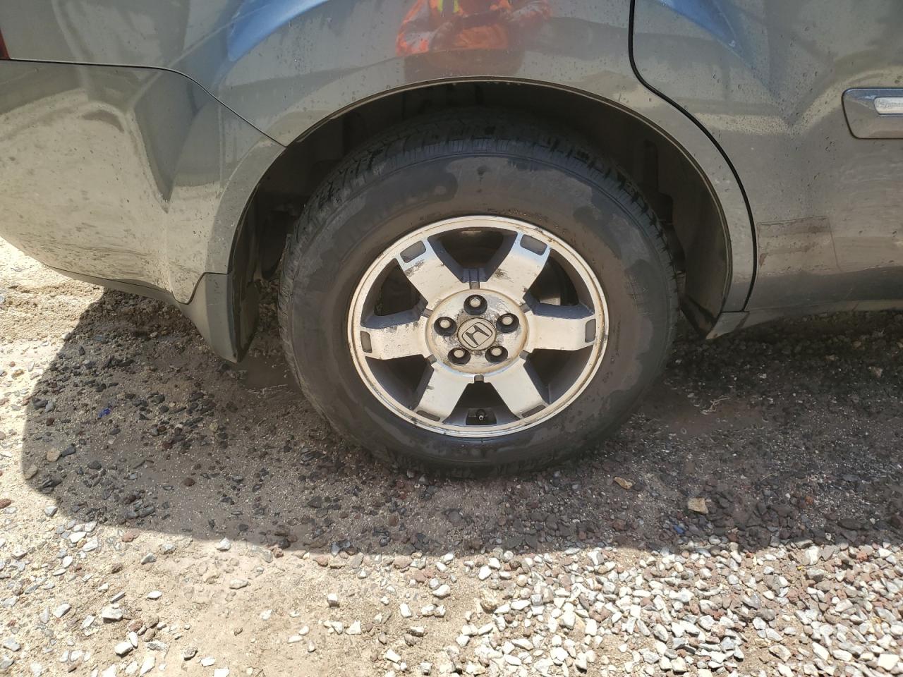 2011 Honda Pilot Touring Gray vin: 5FNYF4H97BB048188 Damage: Right Rear Wheel, Curb Rash, 7 To 8 Inches