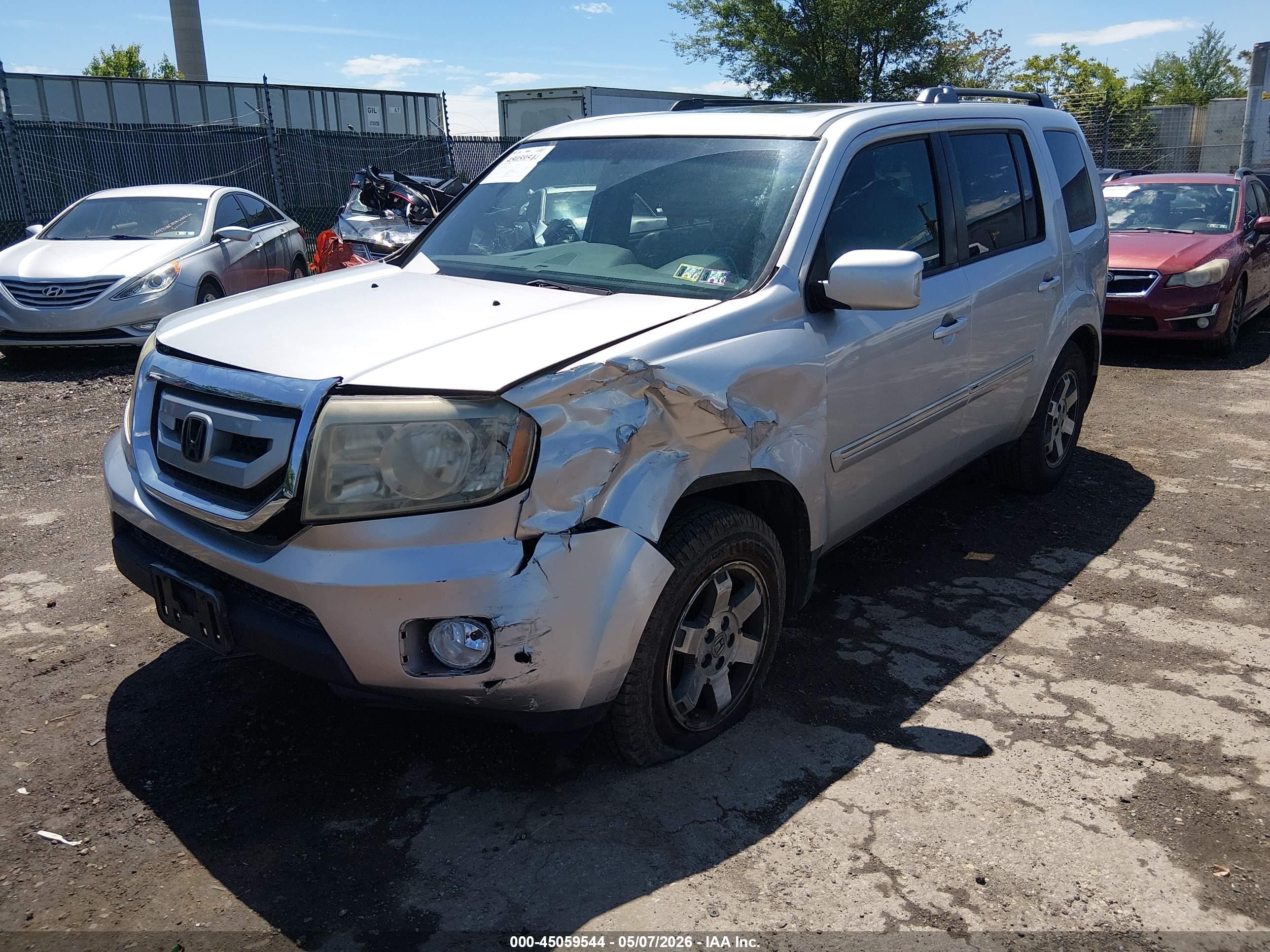 2011 Honda Pilot Touring Silver vin: 5FNYF4H97BB053164