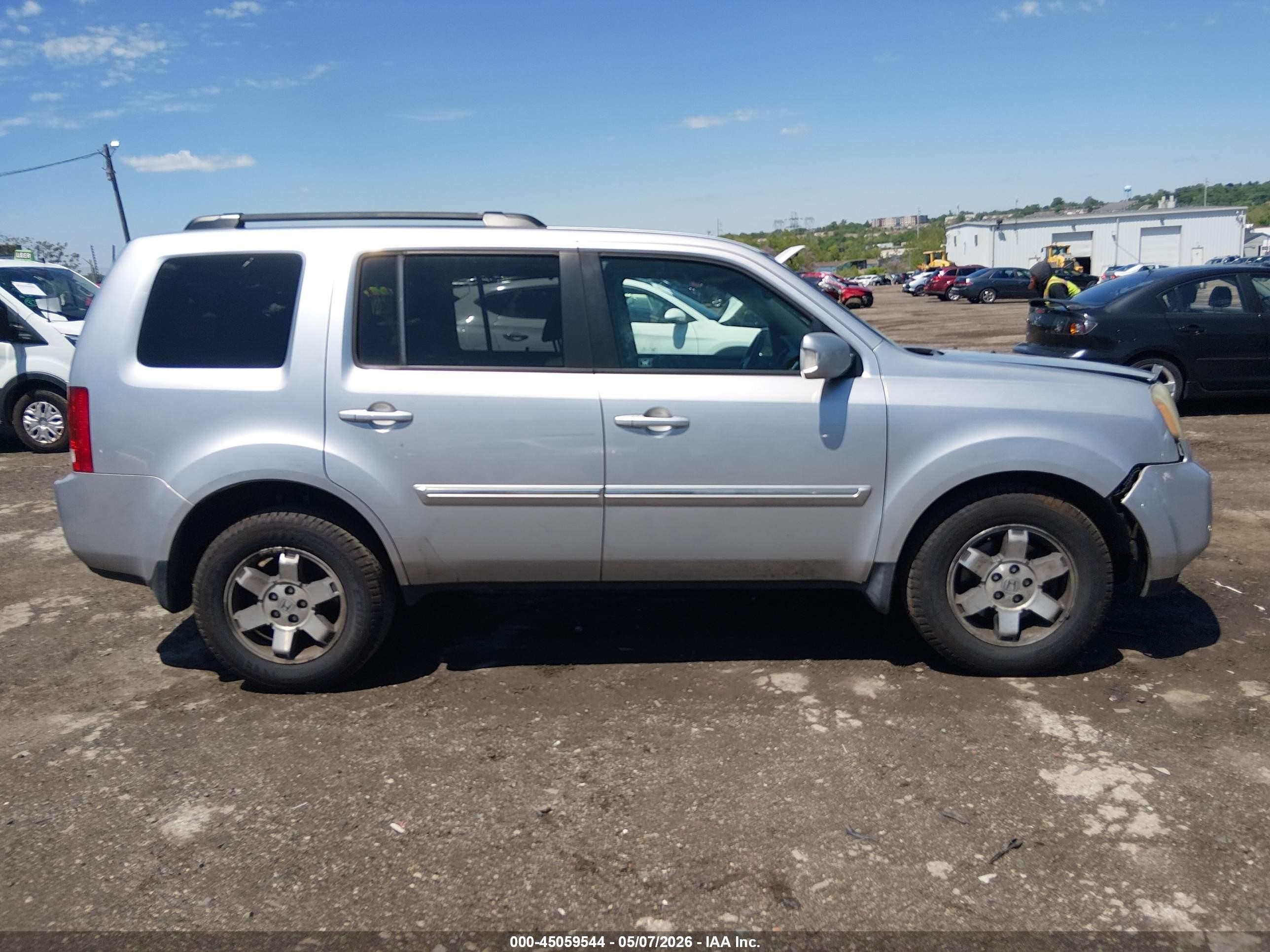 2011 Honda Pilot Touring Silver vin: 5FNYF4H97BB053164