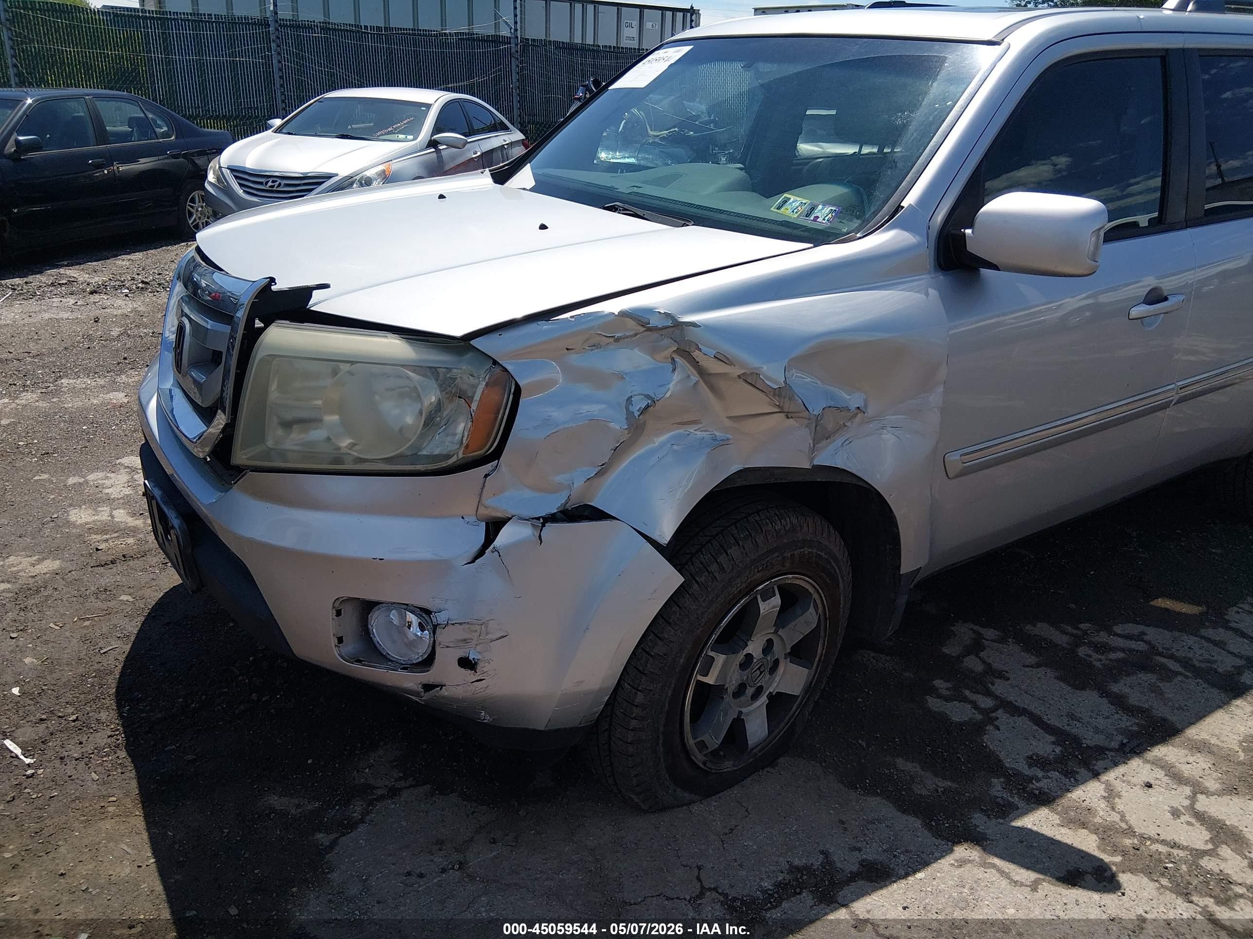 2011 Honda Pilot Touring Silver vin: 5FNYF4H97BB053164