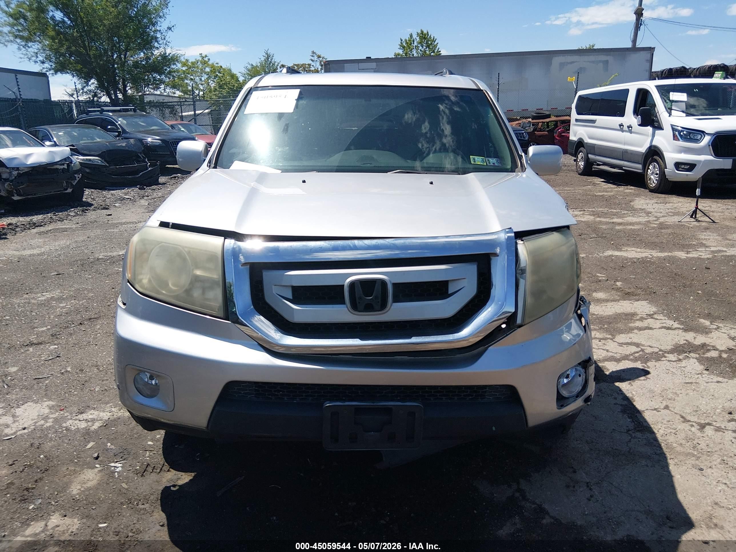2011 Honda Pilot Touring Silver vin: 5FNYF4H97BB053164