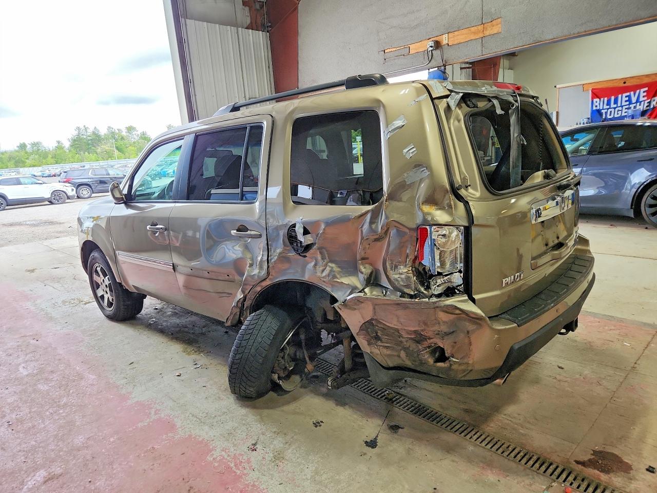 2011 Honda Pilot Touring Gold vin: 5FNYF4H97BB072037