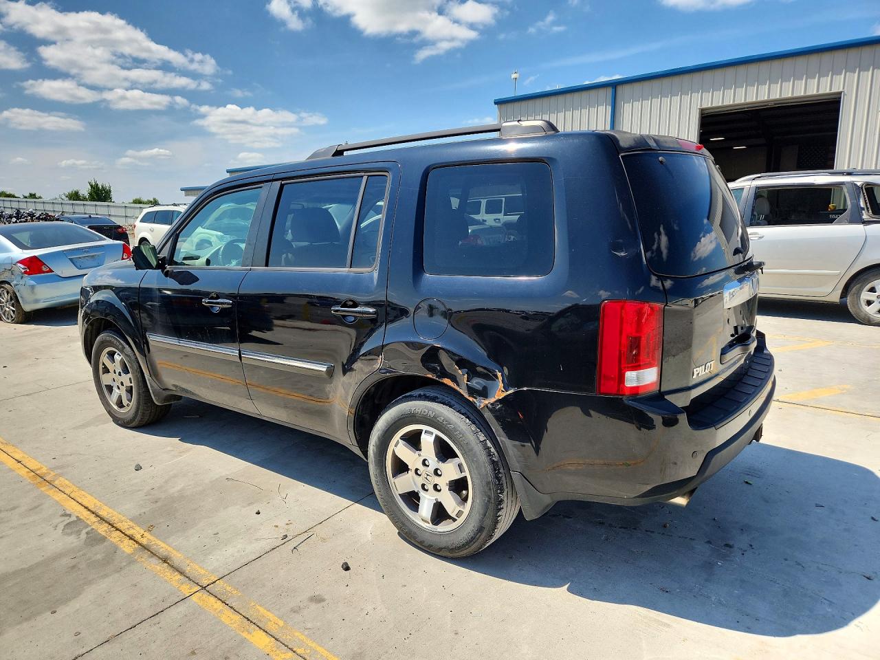 2011 Honda Pilot Touring Black vin: 5FNYF4H97BB101827
