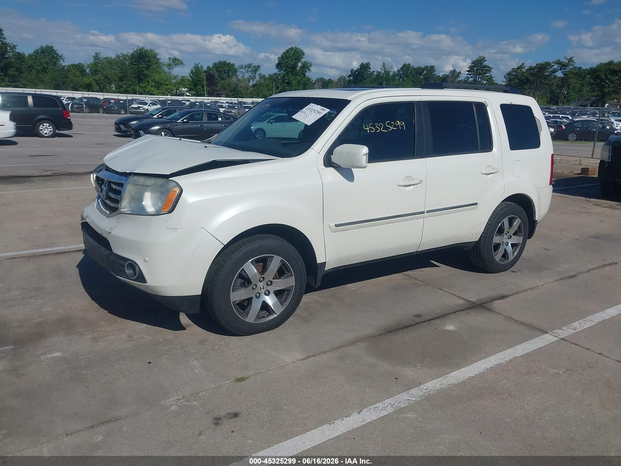 2013 Honda Pilot Touring White vin: 5FNYF4H97DB019471