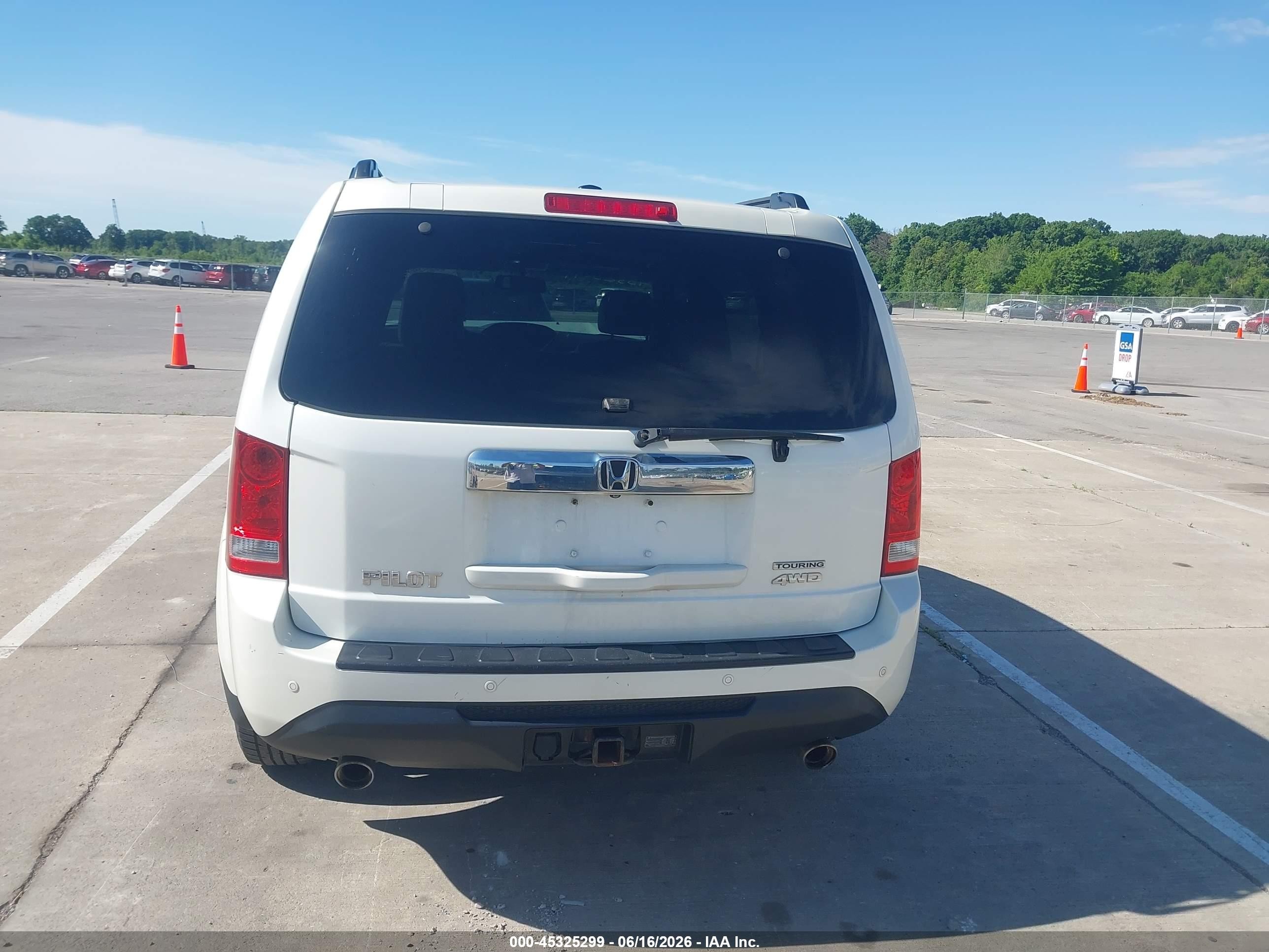 2013 Honda Pilot Touring White vin: 5FNYF4H97DB019471