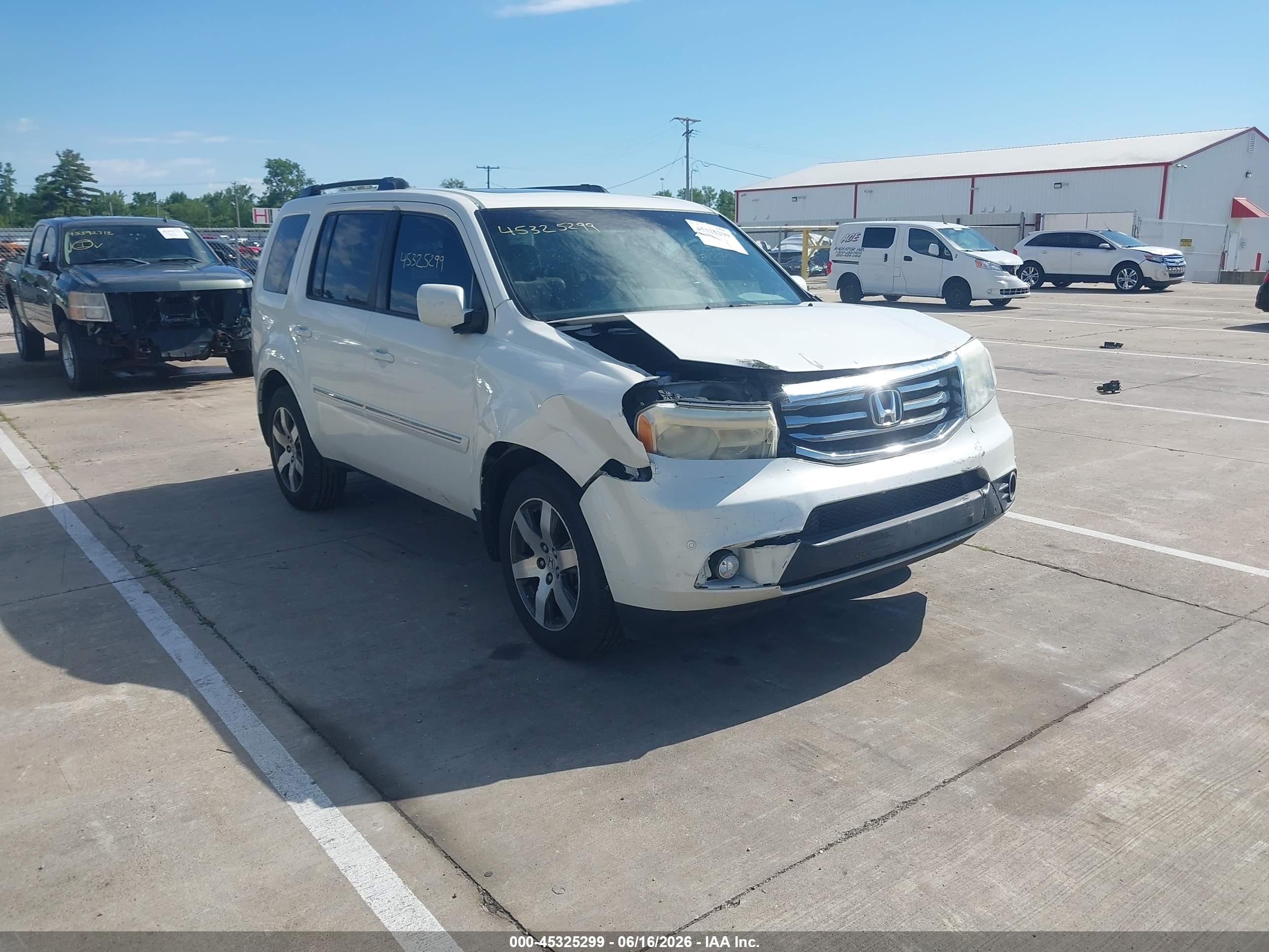 2013 Honda Pilot Touring White vin: 5FNYF4H97DB019471