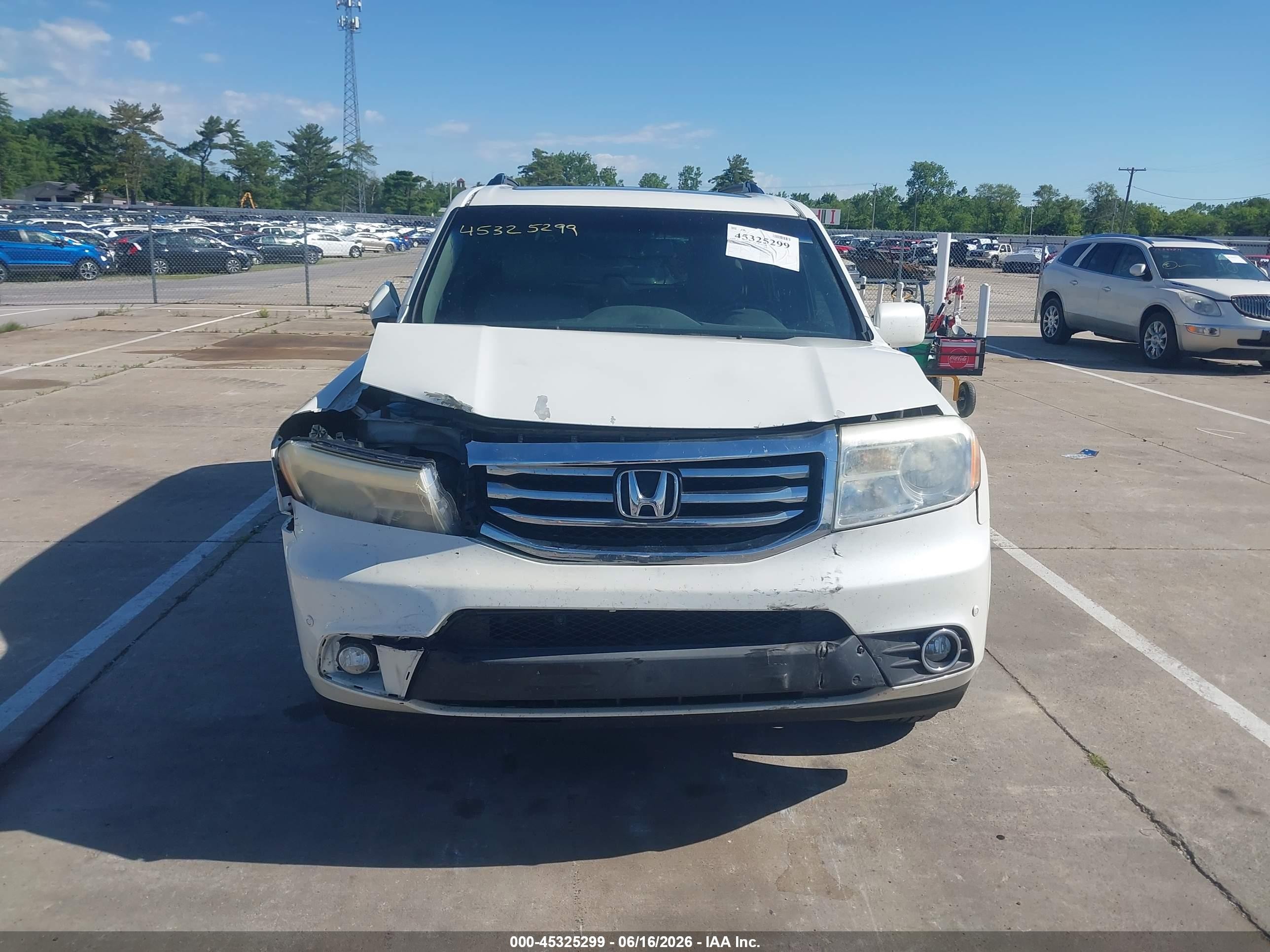 2013 Honda Pilot Touring White vin: 5FNYF4H97DB019471