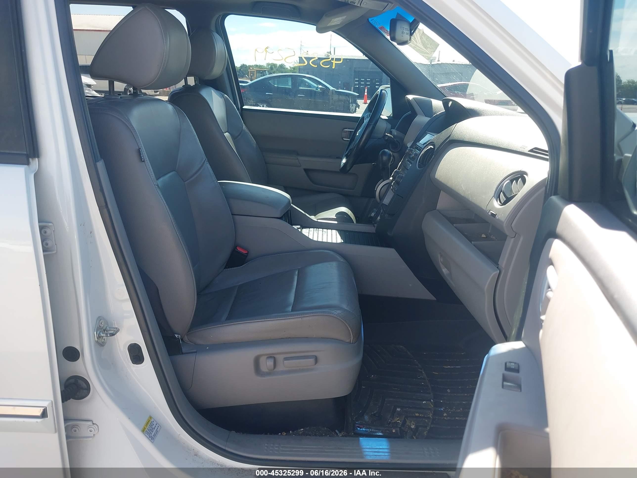 2013 Honda Pilot Touring White vin: 5FNYF4H97DB019471