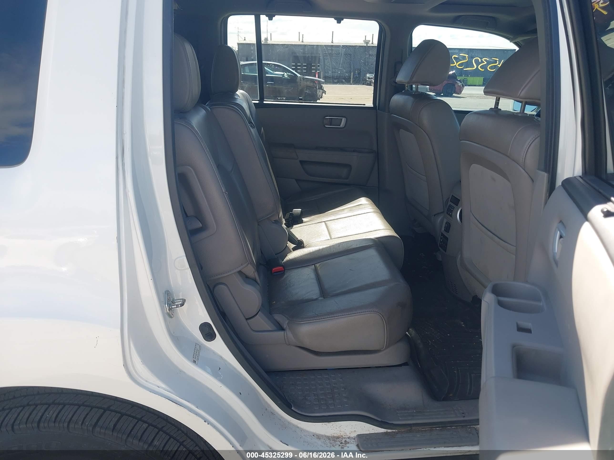 2013 Honda Pilot Touring White vin: 5FNYF4H97DB019471