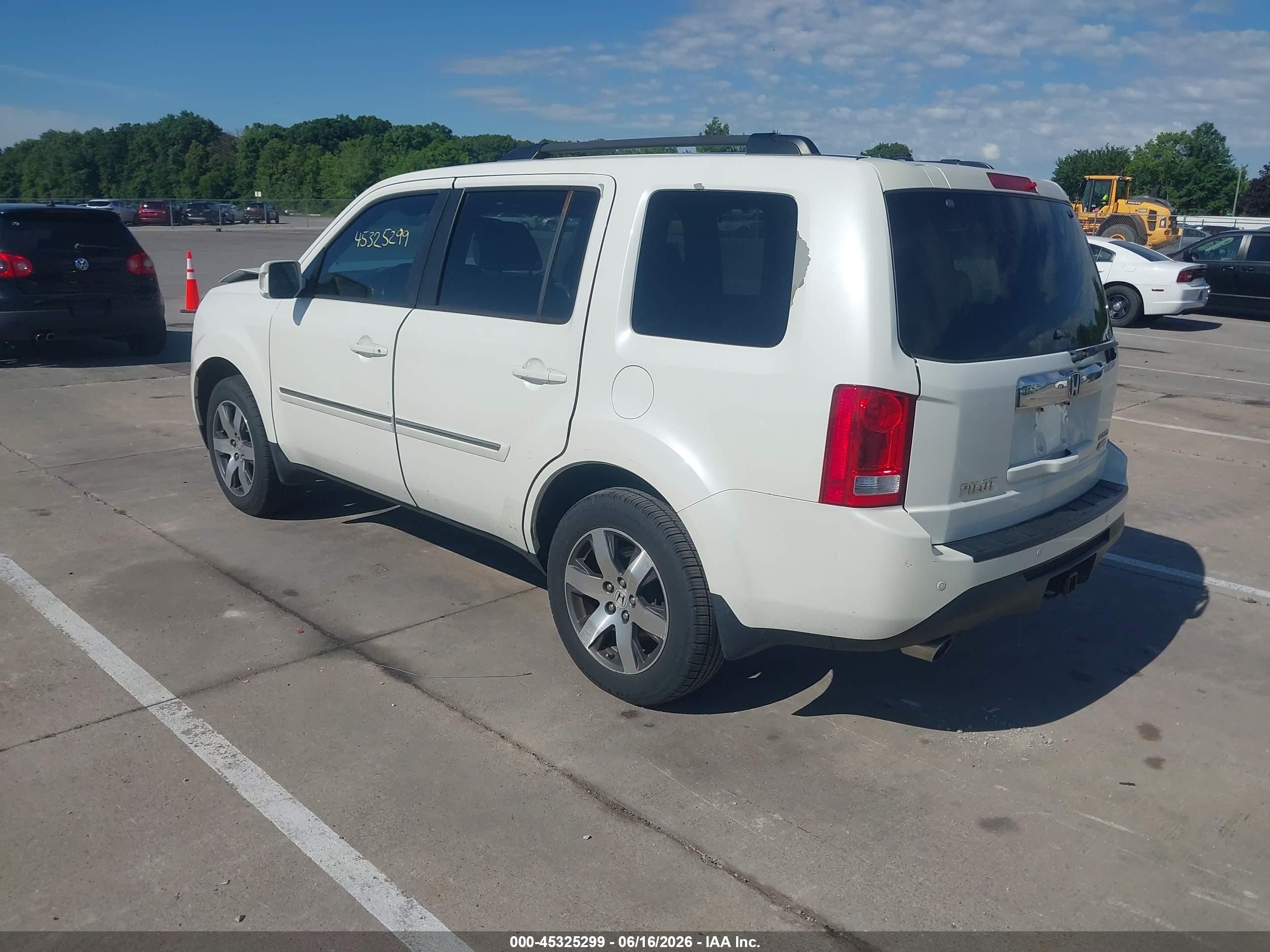 2013 Honda Pilot Touring White vin: 5FNYF4H97DB019471