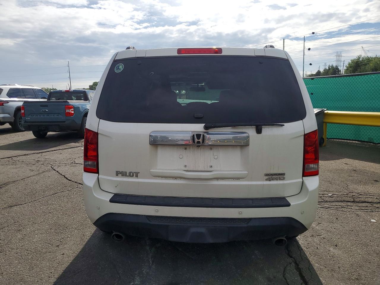 2013 Honda Pilot Touring White vin: 5FNYF4H97DB061865