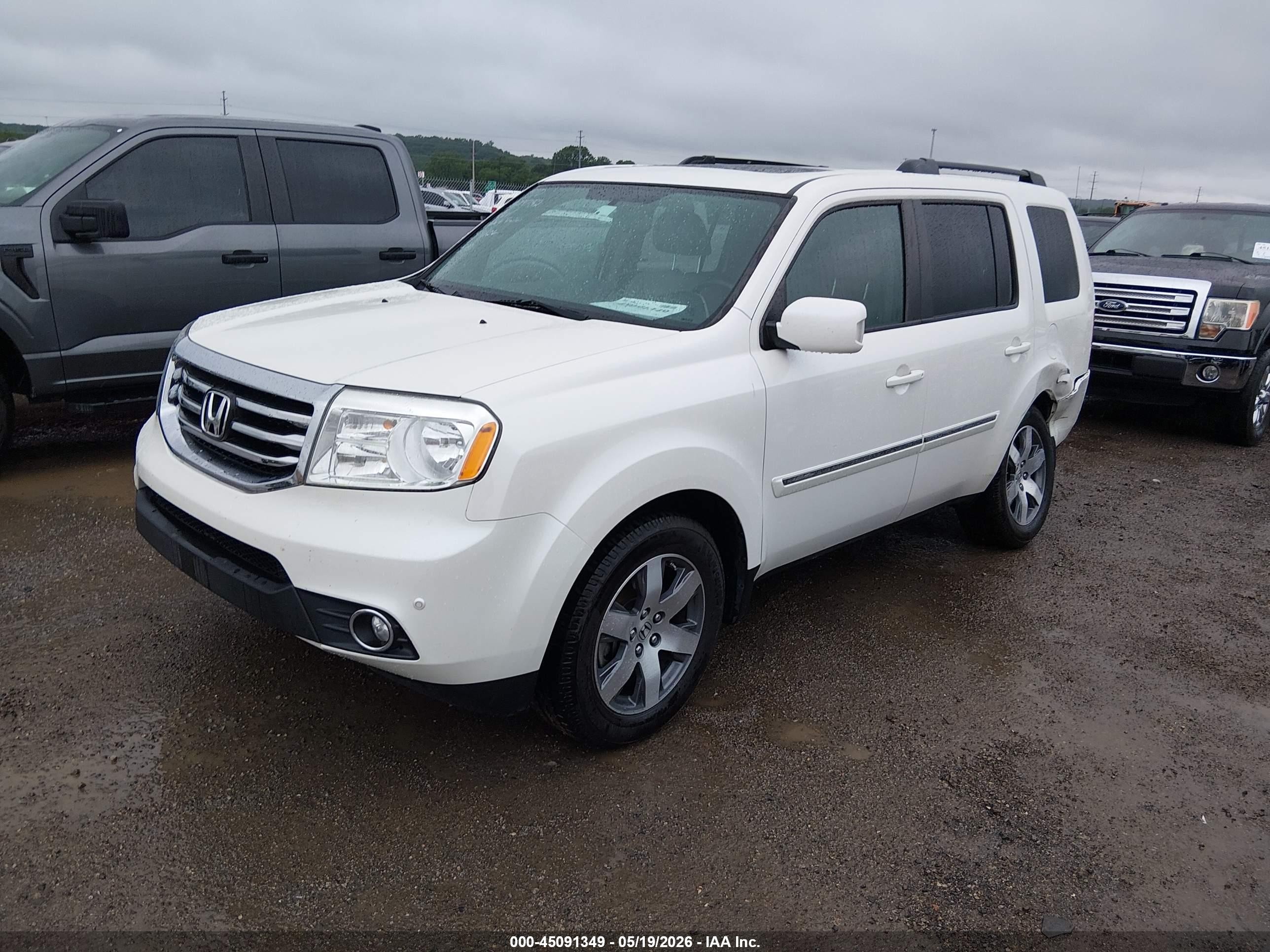 2013 Honda Pilot Touring White vin: 5FNYF4H97DB083817