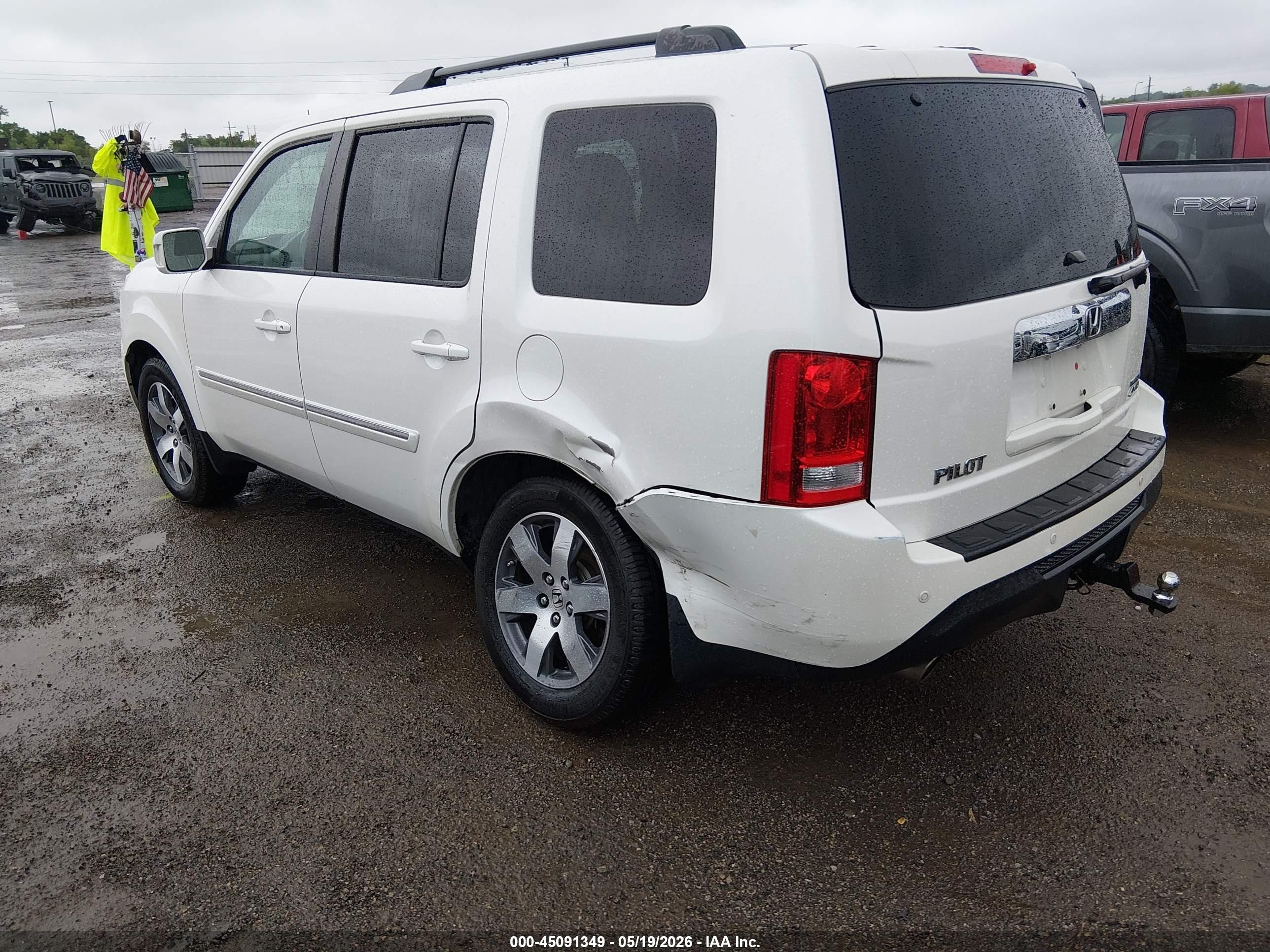 2013 Honda Pilot Touring White vin: 5FNYF4H97DB083817