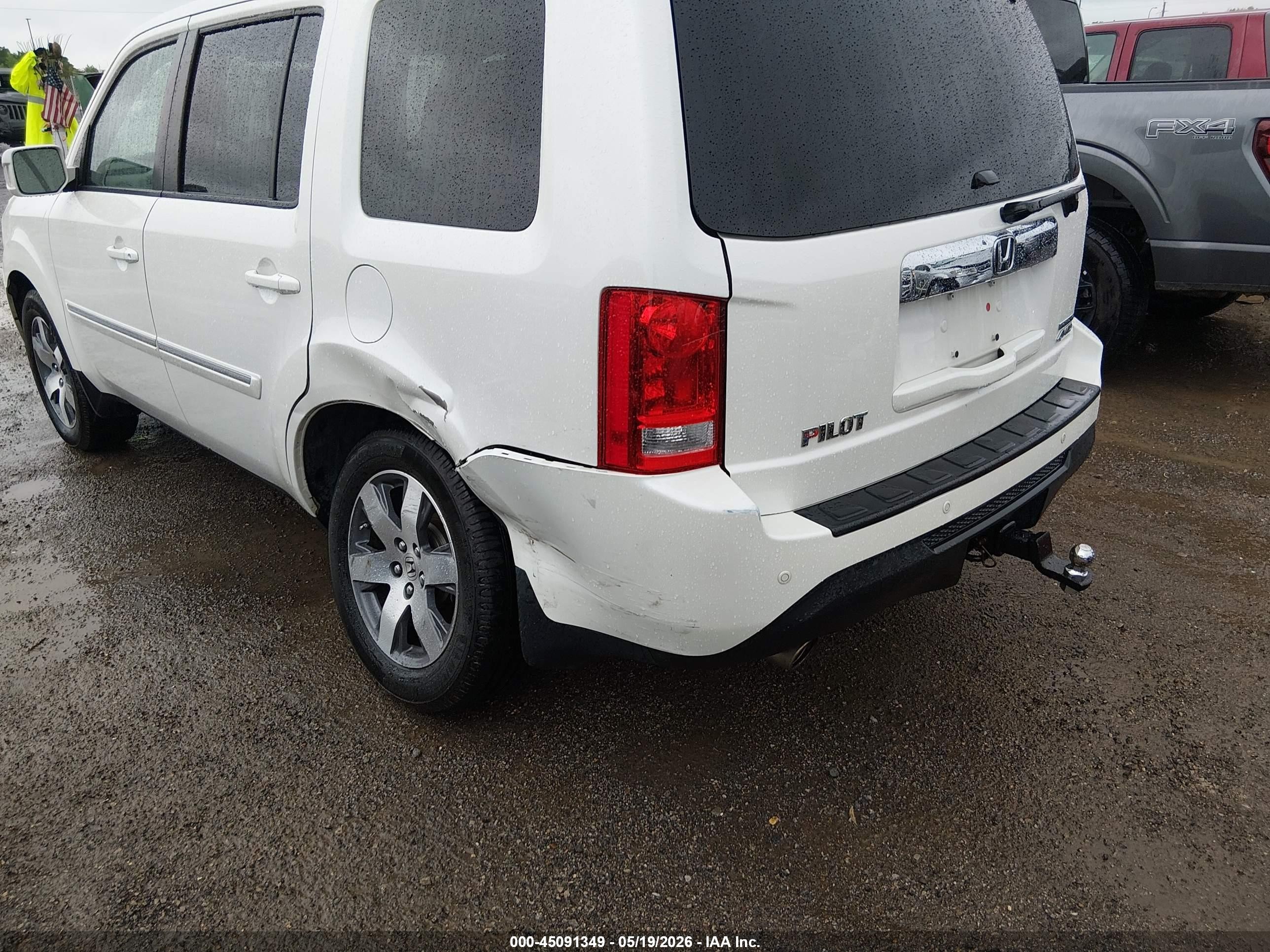 2013 Honda Pilot Touring White vin: 5FNYF4H97DB083817