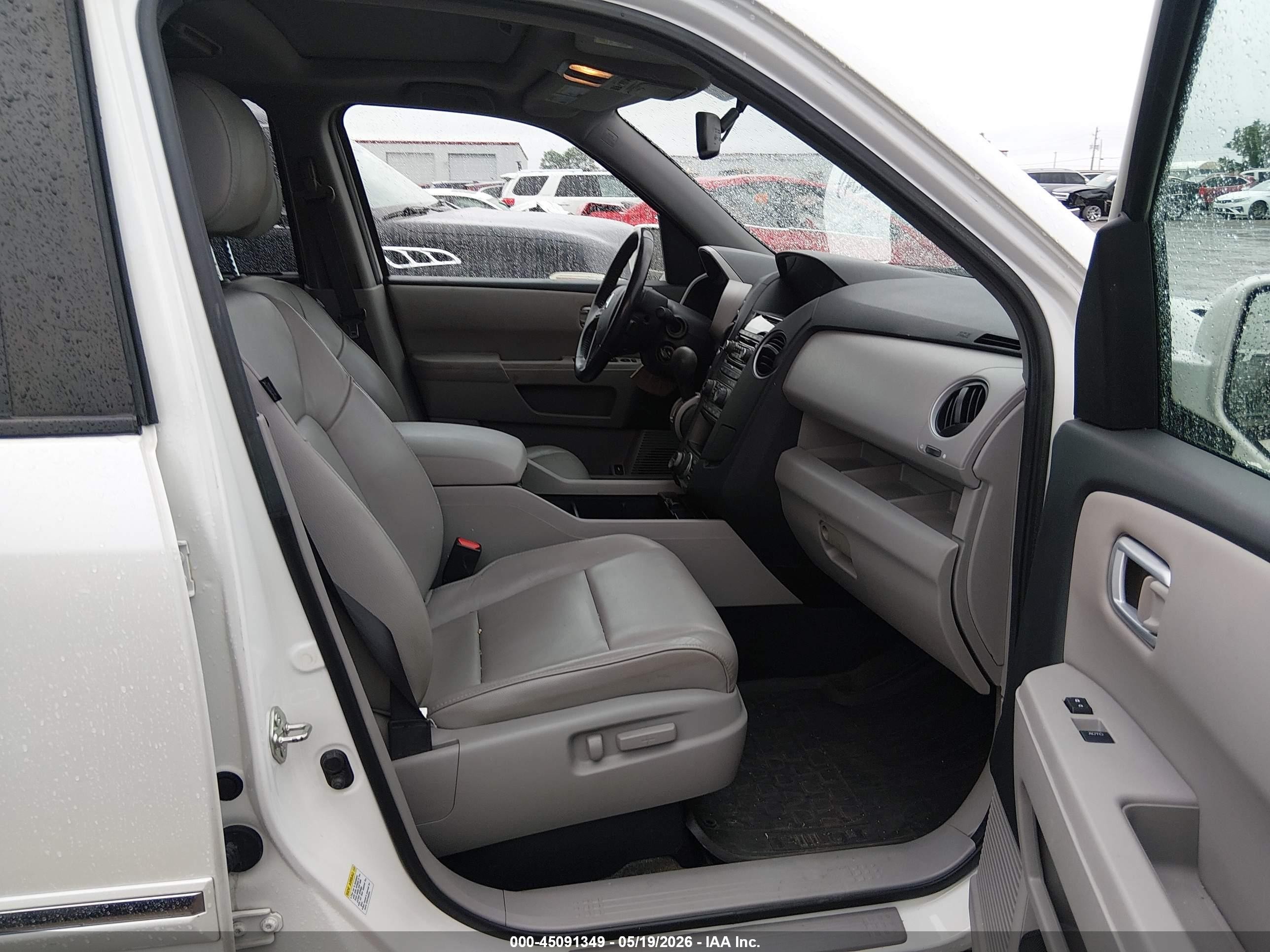 2013 Honda Pilot Touring White vin: 5FNYF4H97DB083817