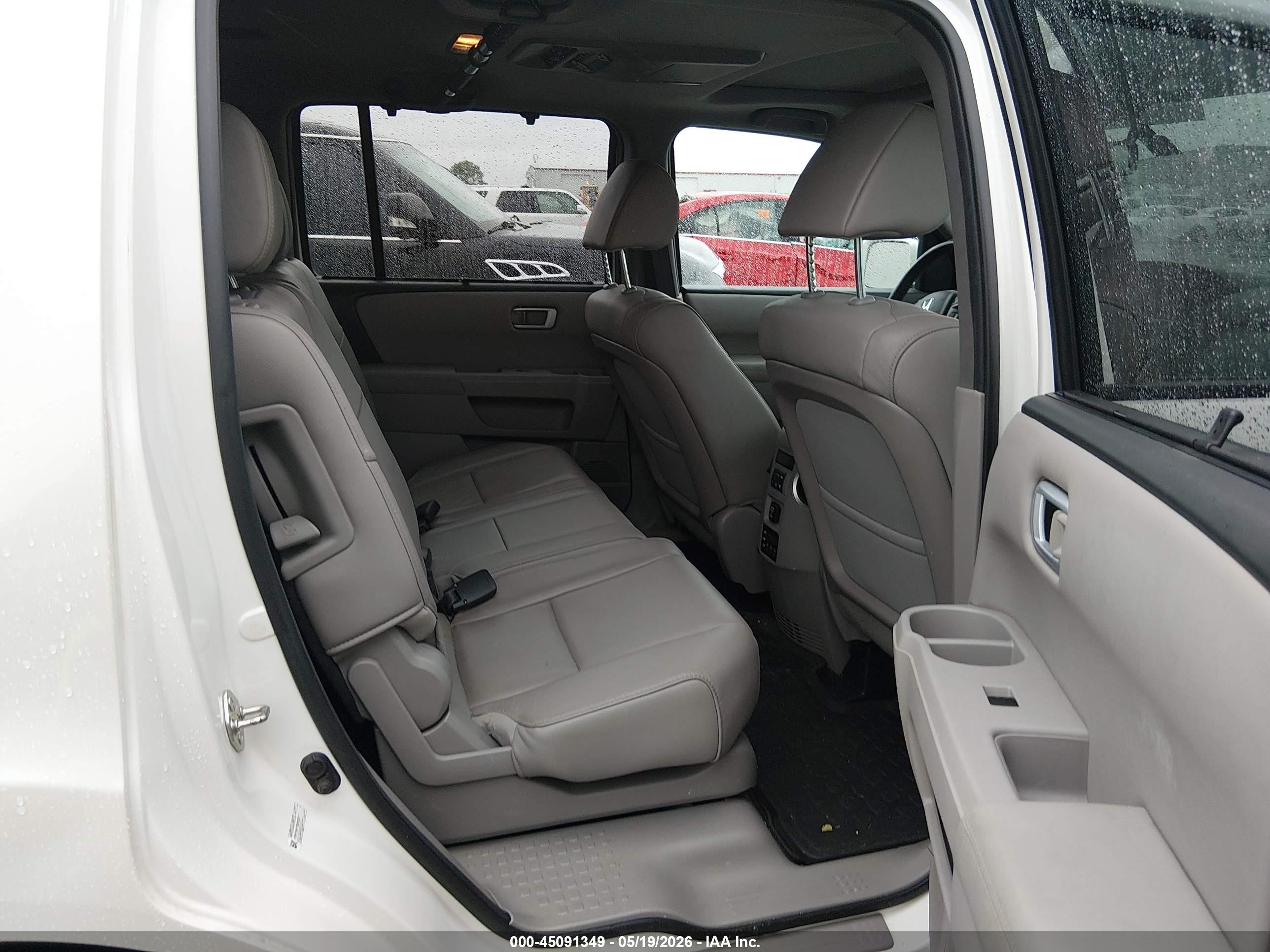2013 Honda Pilot Touring White vin: 5FNYF4H97DB083817