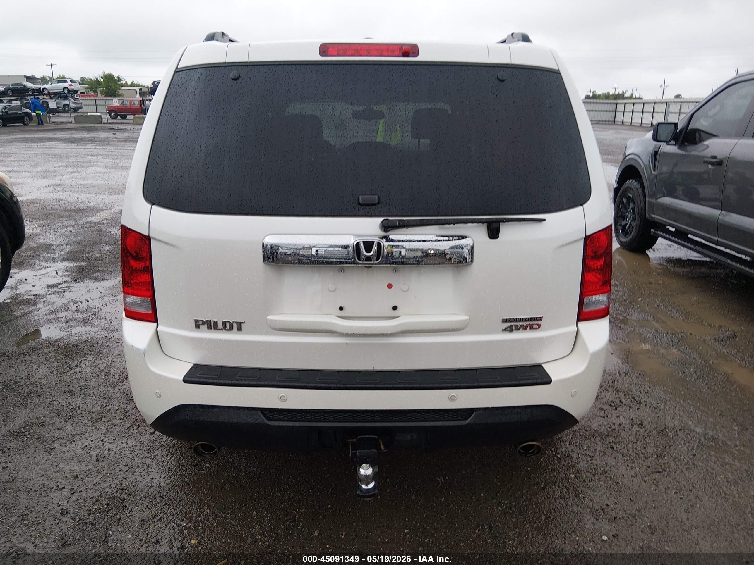 2013 Honda Pilot Touring White vin: 5FNYF4H97DB083817