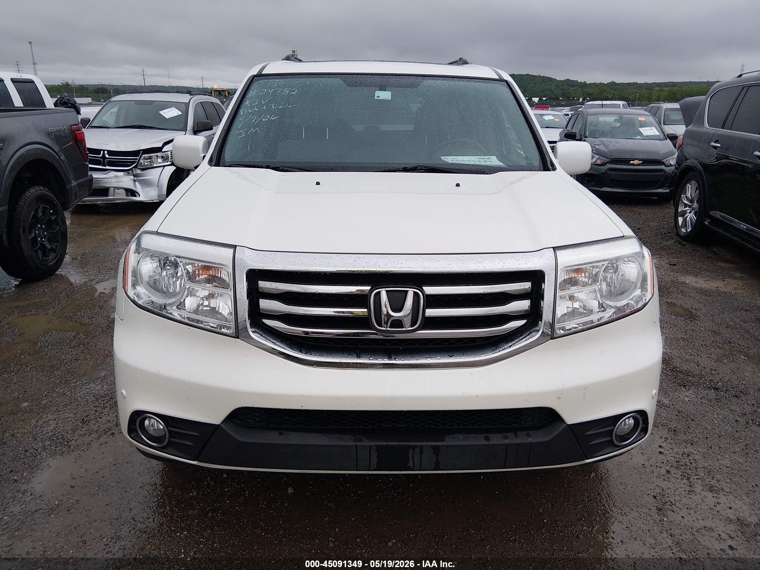 2013 Honda Pilot Touring White vin: 5FNYF4H97DB083817