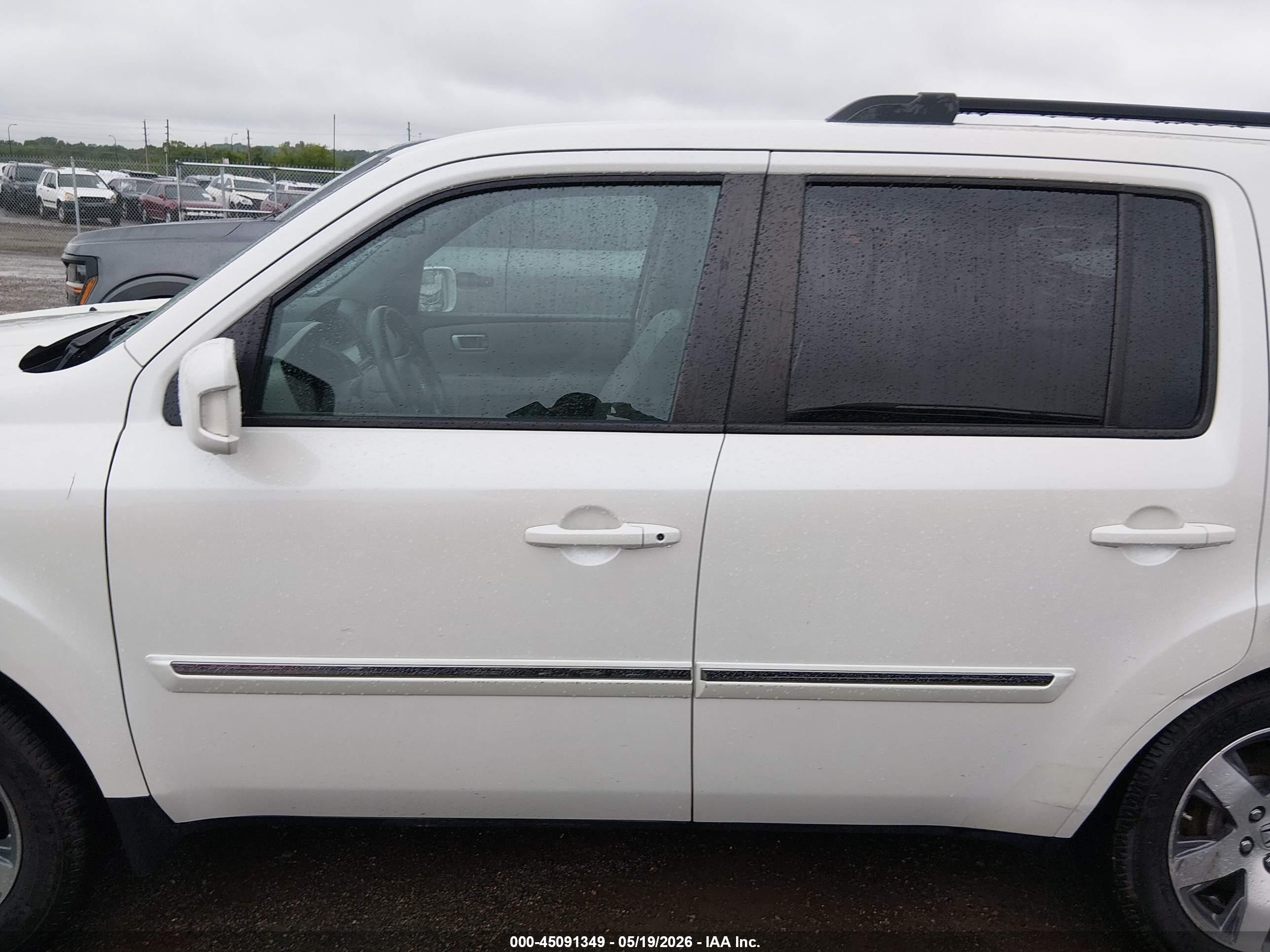 2013 Honda Pilot Touring White vin: 5FNYF4H97DB083817