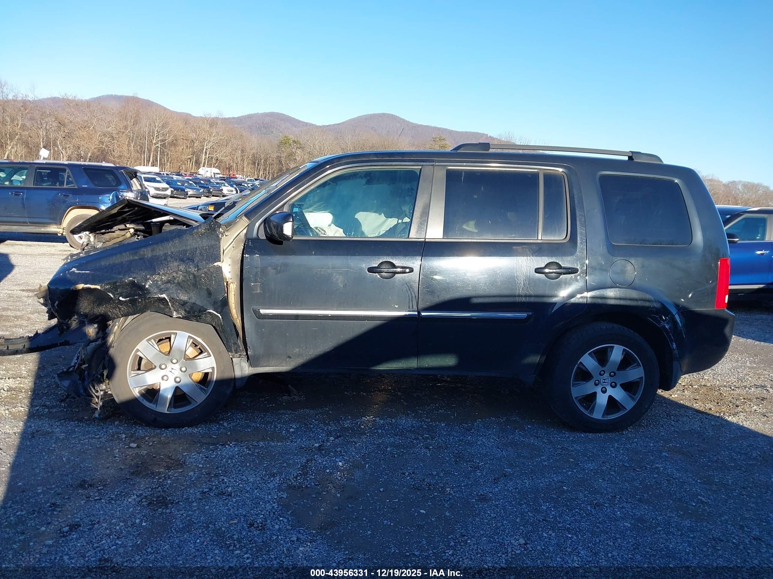 2014 Honda Pilot Touring Black vin: 5FNYF4H97EB028897