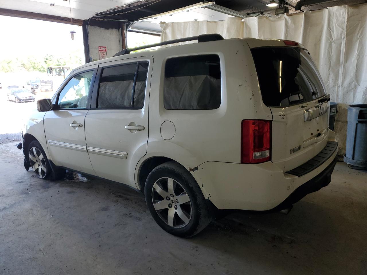 2014 Honda Pilot Touring White vin: 5FNYF4H97EB033405 Damage: Left Qtr Panel, Dent(S) W/ Paint Dmg, 4 To 5 Inches