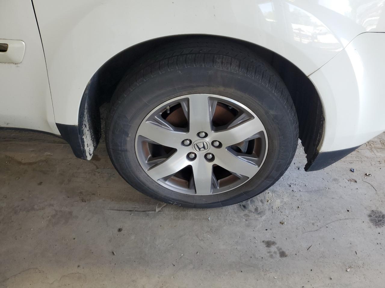 2014 Honda Pilot Touring White vin: 5FNYF4H97EB033405 Damage: Right Front Tire, Worn, Replacement Required