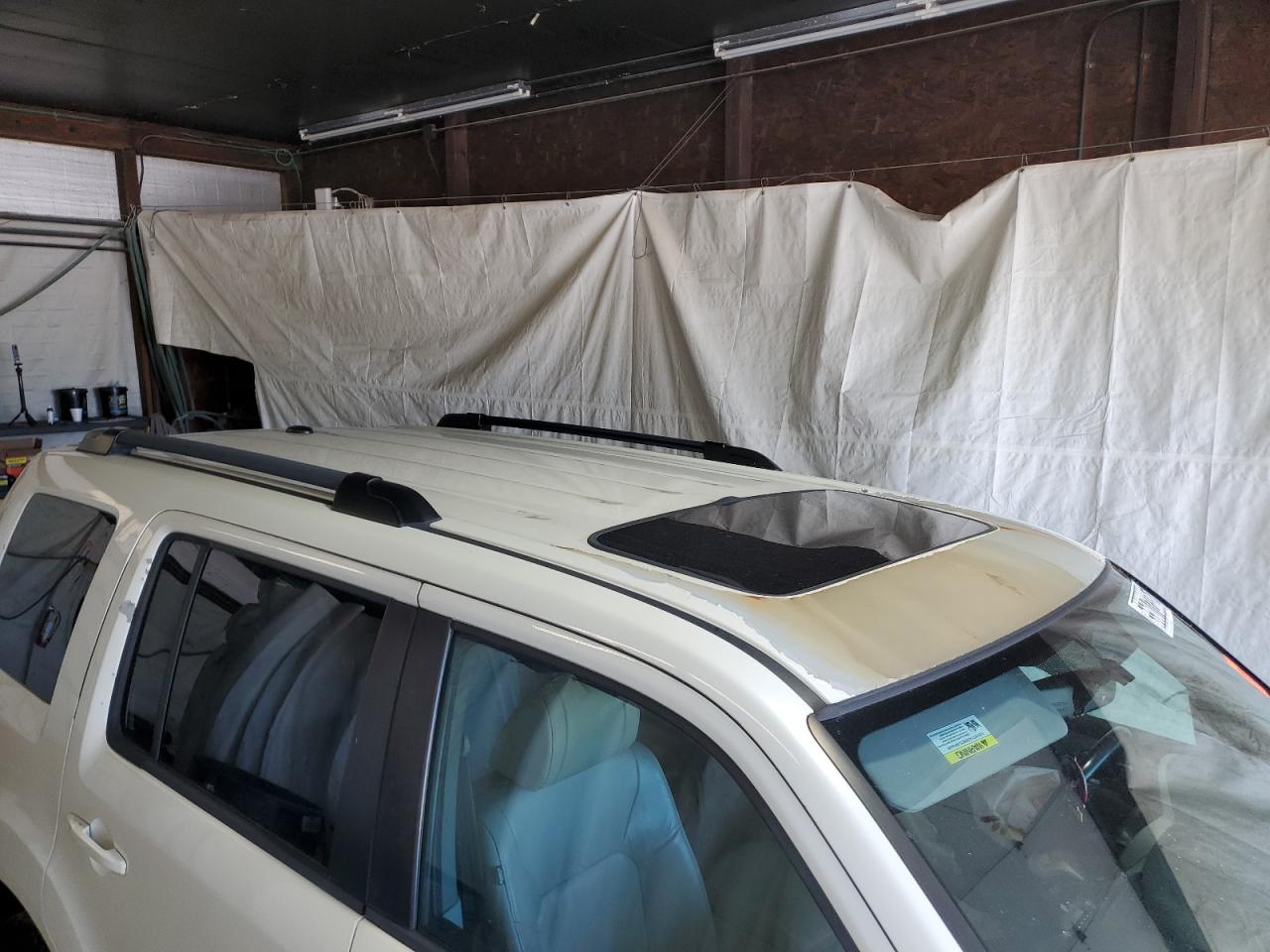 2014 Honda Pilot Touring White vin: 5FNYF4H97EB033405 Damage: Roof, Peeling, > 12 Inches