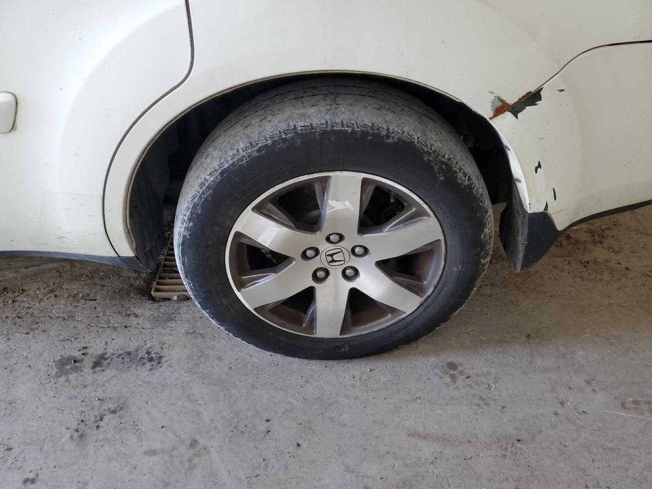 2014 Honda Pilot Touring White vin: 5FNYF4H97EB033405 Damage: Left Rear Wheel, Curb Rash, 7 To 8 Inches