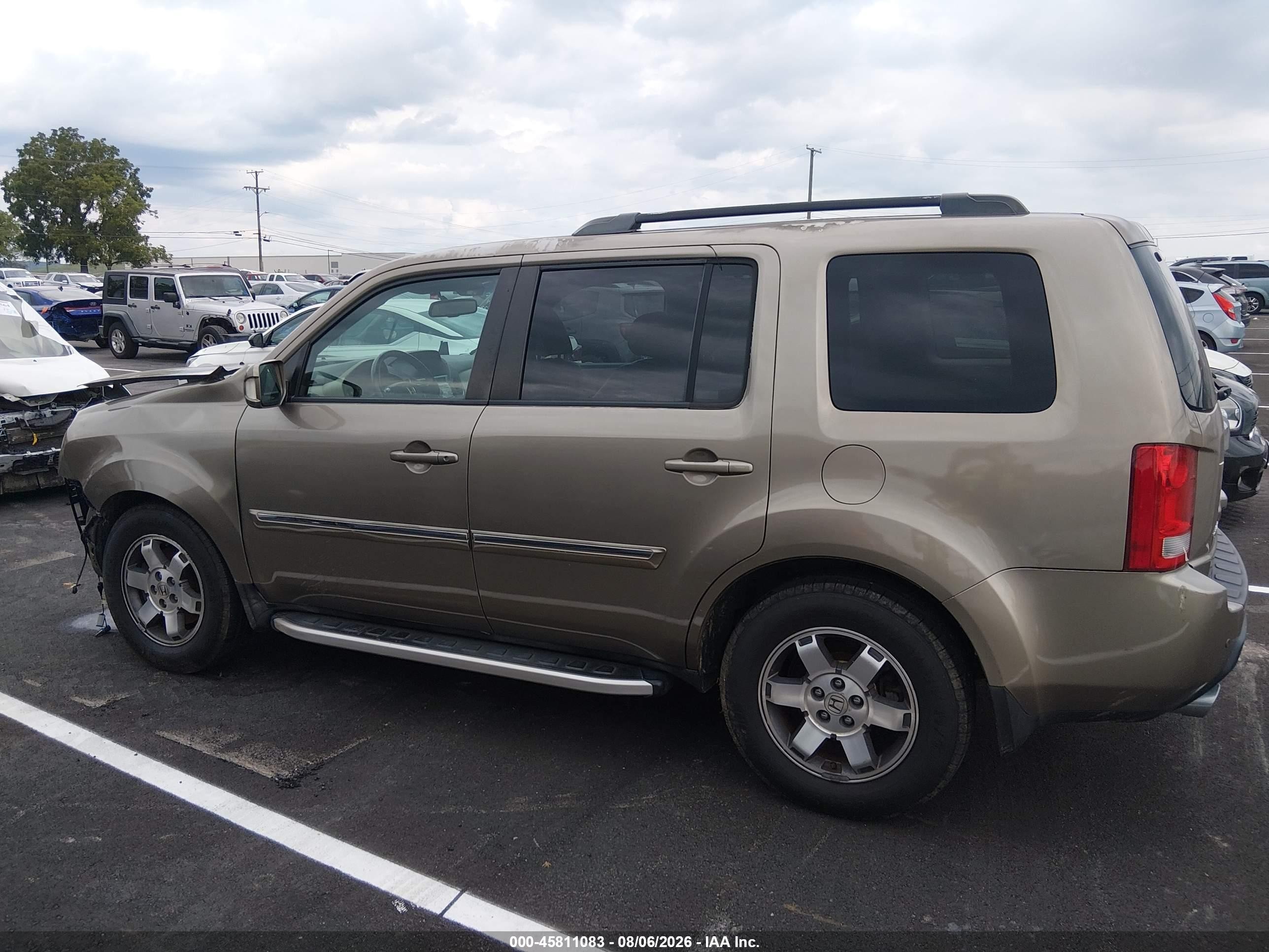 2011 Honda Pilot Touring Бежевый vin: 5FNYF4H98BB008928