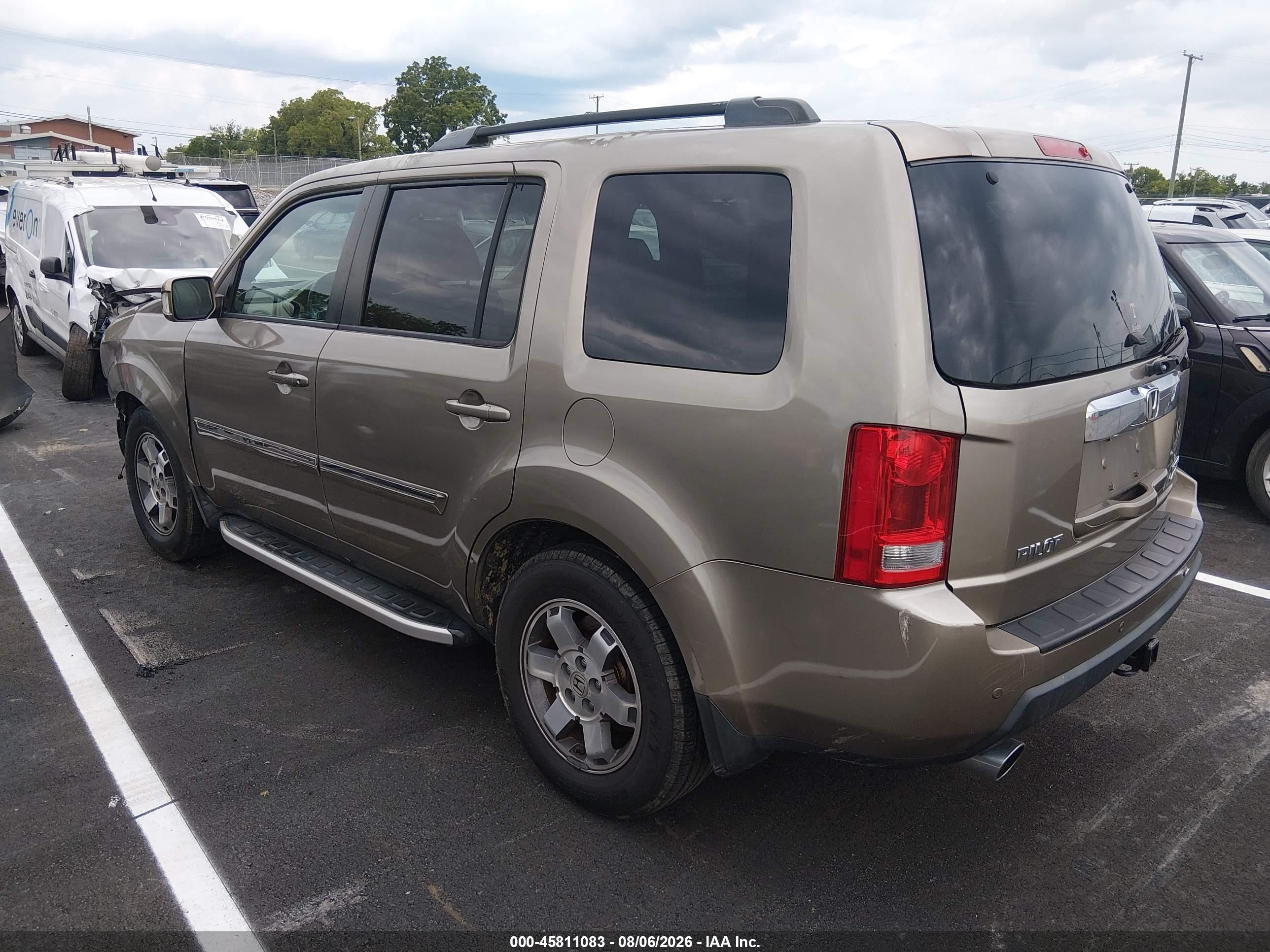 2011 Honda Pilot Touring Beige vin: 5FNYF4H98BB008928