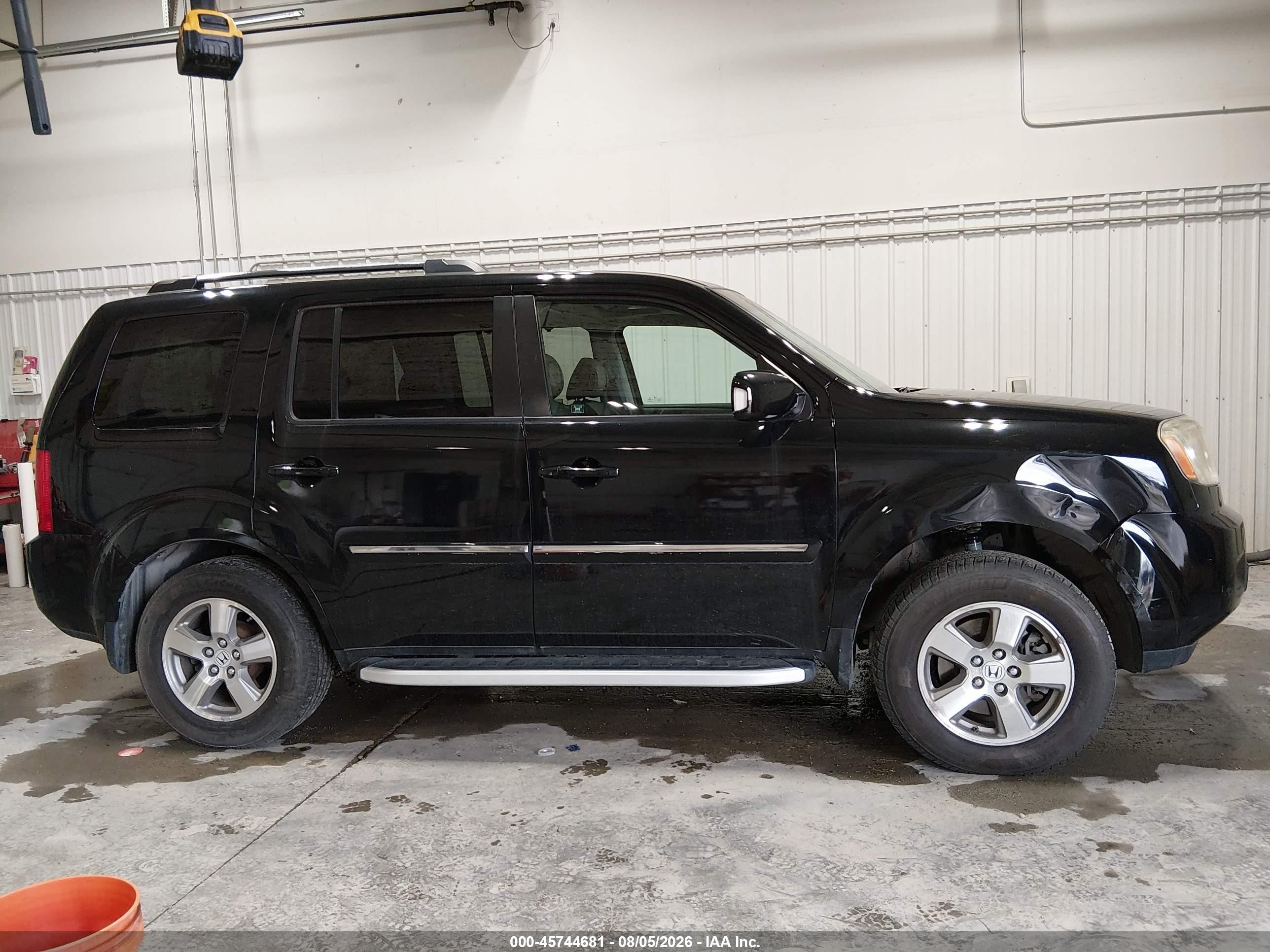 2011 Honda Pilot Touring Black vin: 5FNYF4H98BB016348