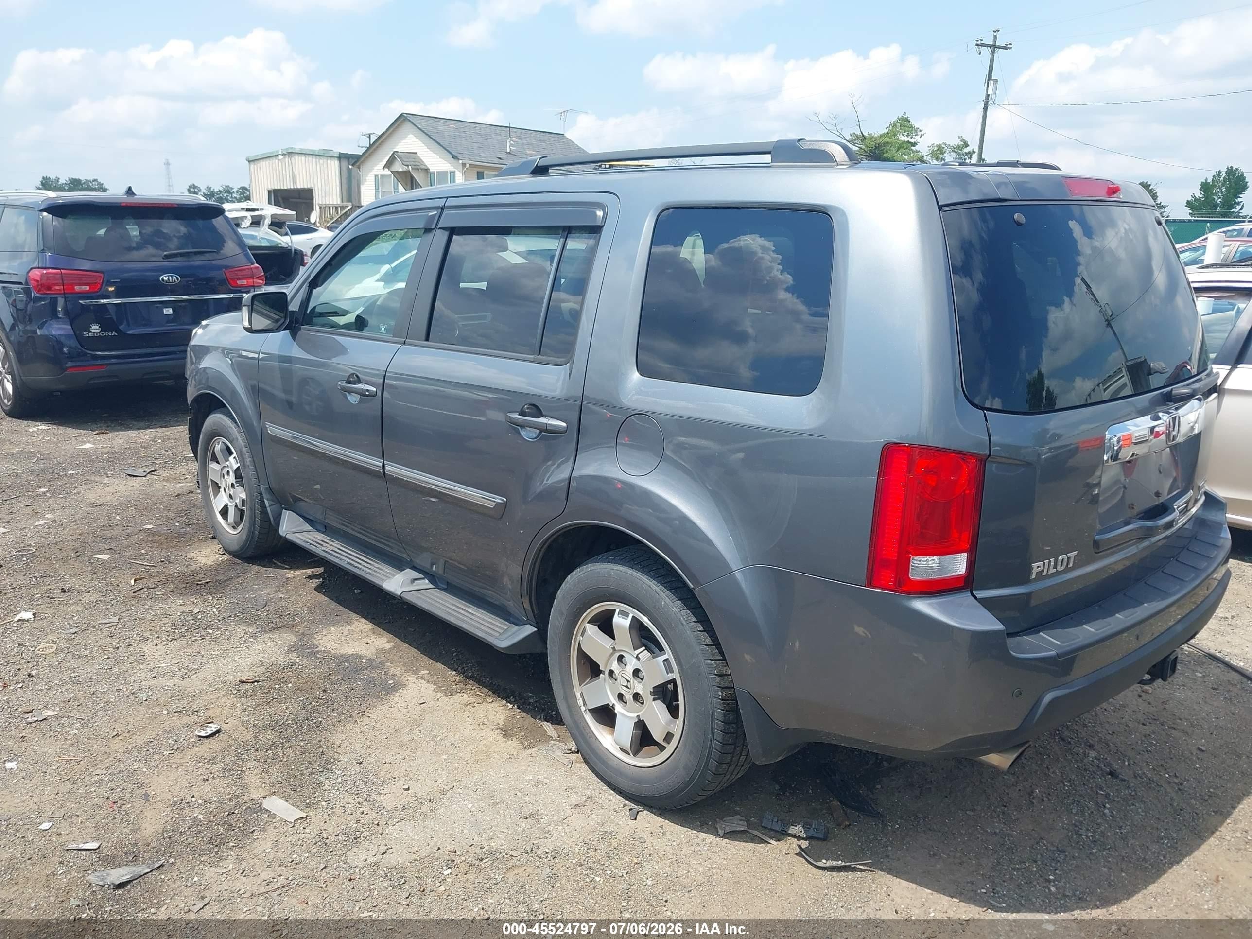 2011 Honda Pilot Touring Gray vin: 5FNYF4H98BB025826