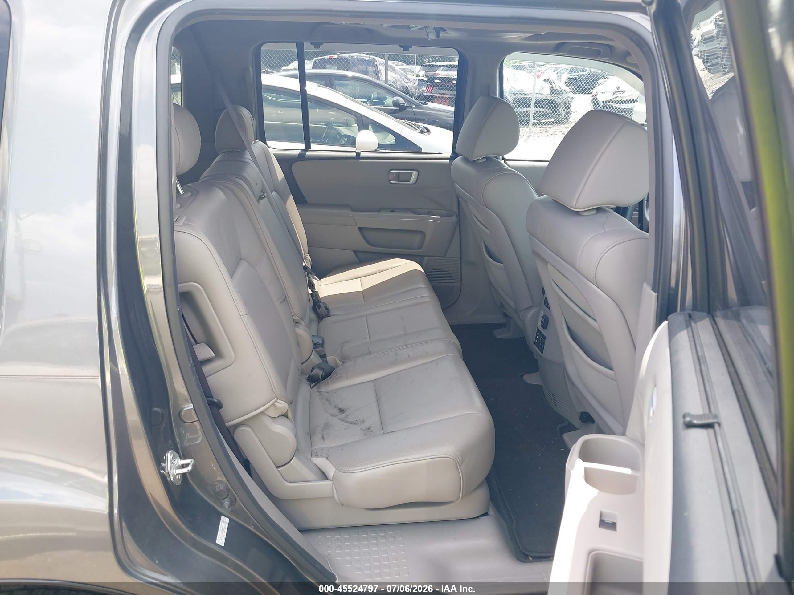 2011 Honda Pilot Touring Gray vin: 5FNYF4H98BB025826
