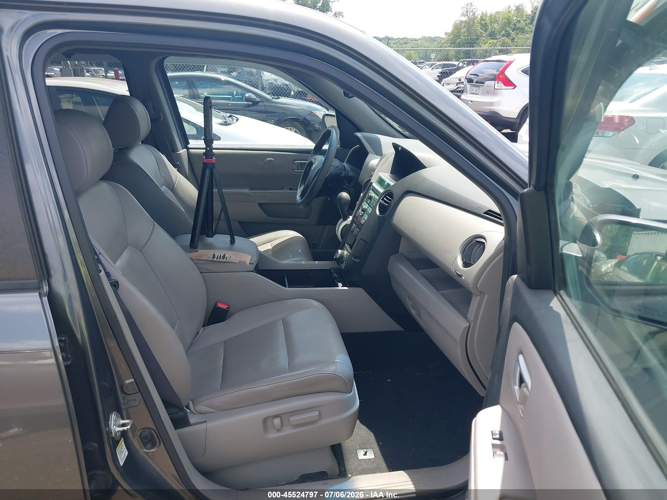 2011 Honda Pilot Touring Gray vin: 5FNYF4H98BB025826