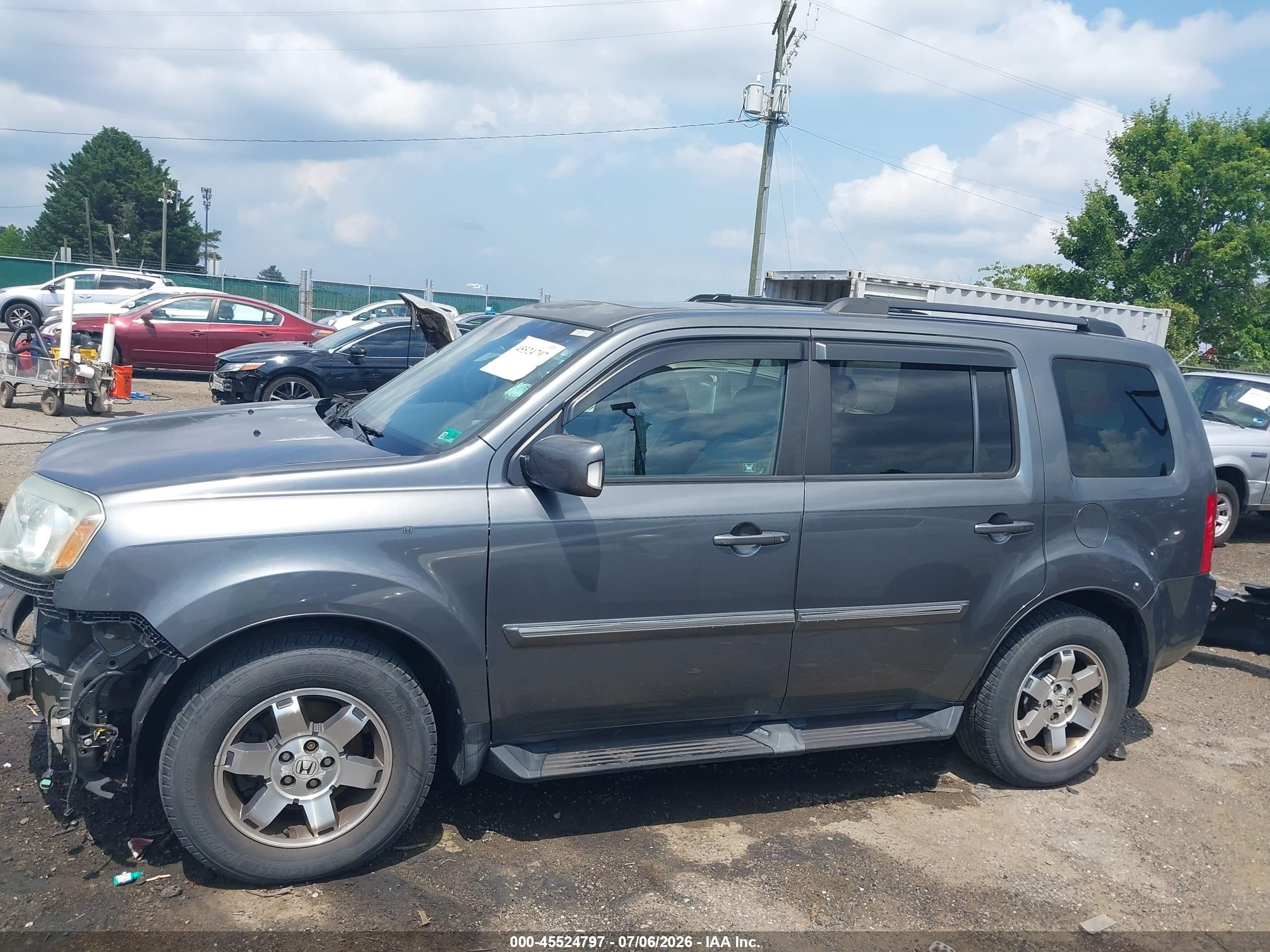 2011 Honda Pilot Touring Gray vin: 5FNYF4H98BB025826