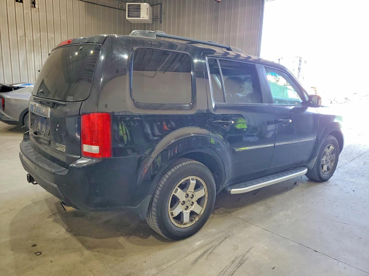 2011 Honda Pilot Touring Black vin: 5FNYF4H98BB028192