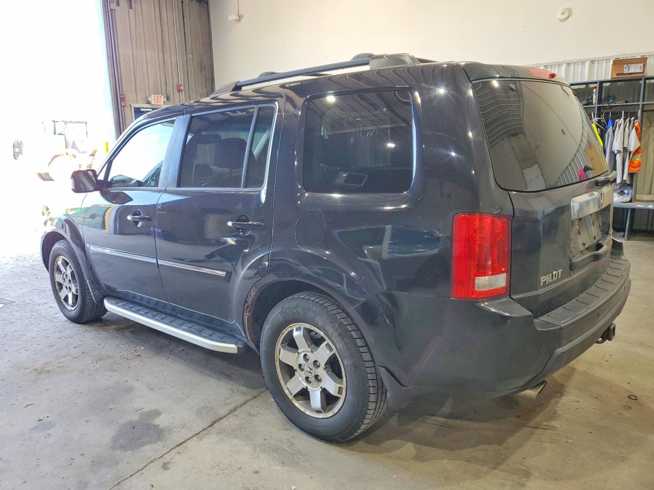 2011 Honda Pilot Touring Black vin: 5FNYF4H98BB028192