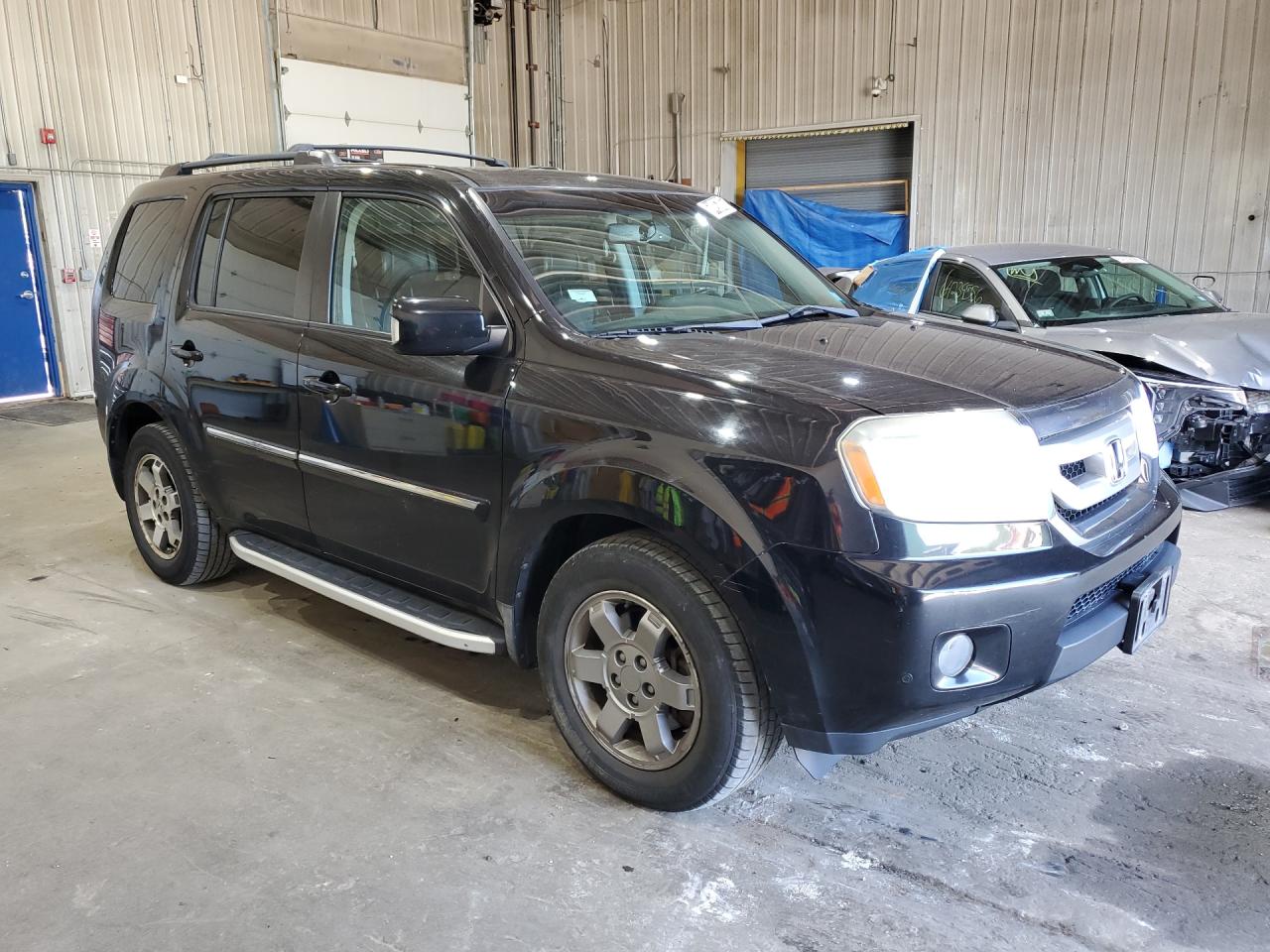 2011 Honda Pilot Touring Black vin: 5FNYF4H98BB028192 Damage: Right Front Tire, Worn, Replacement Required