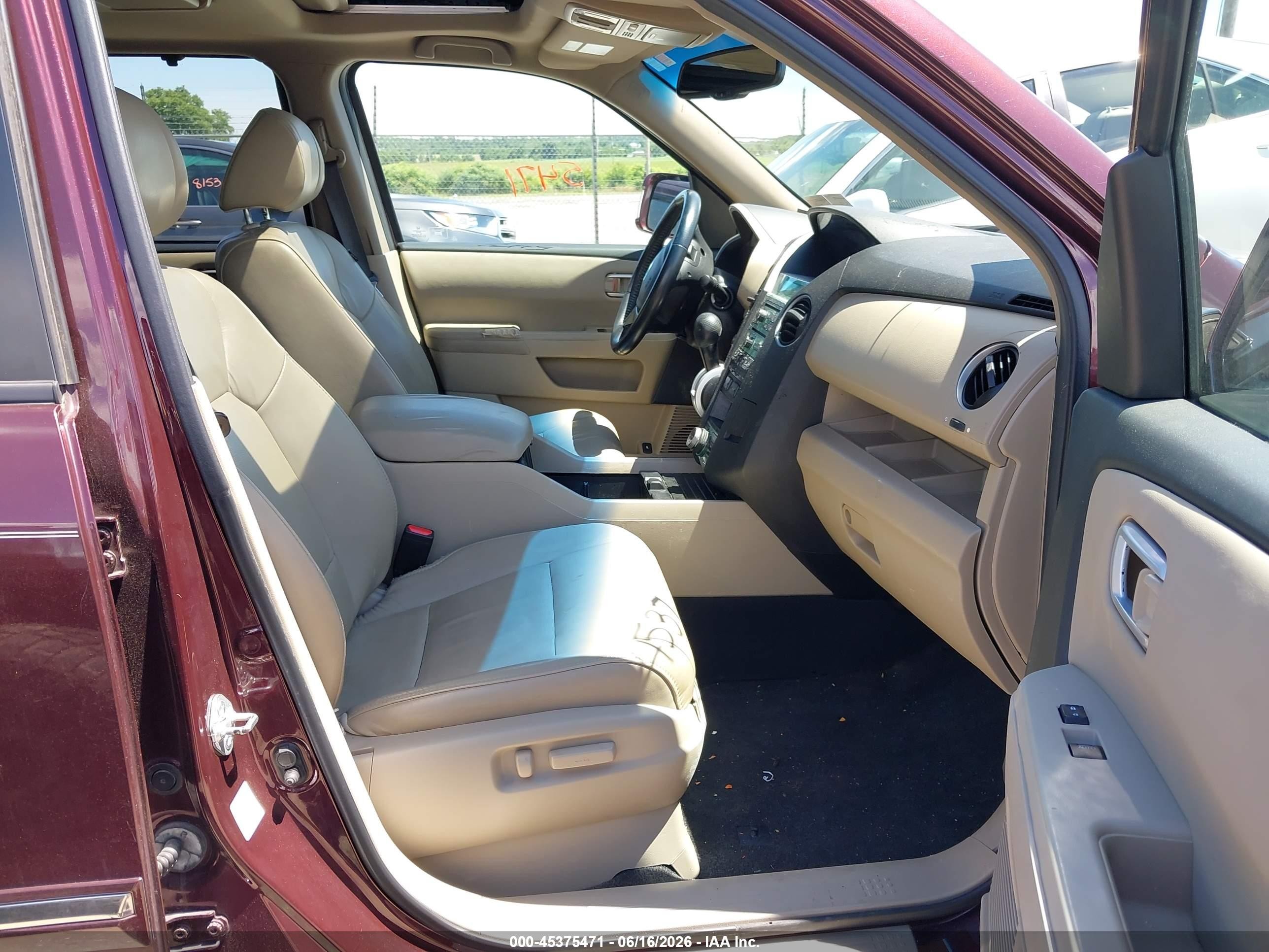 2011 Honda Pilot Touring Burgundy vin: 5FNYF4H98BB030783