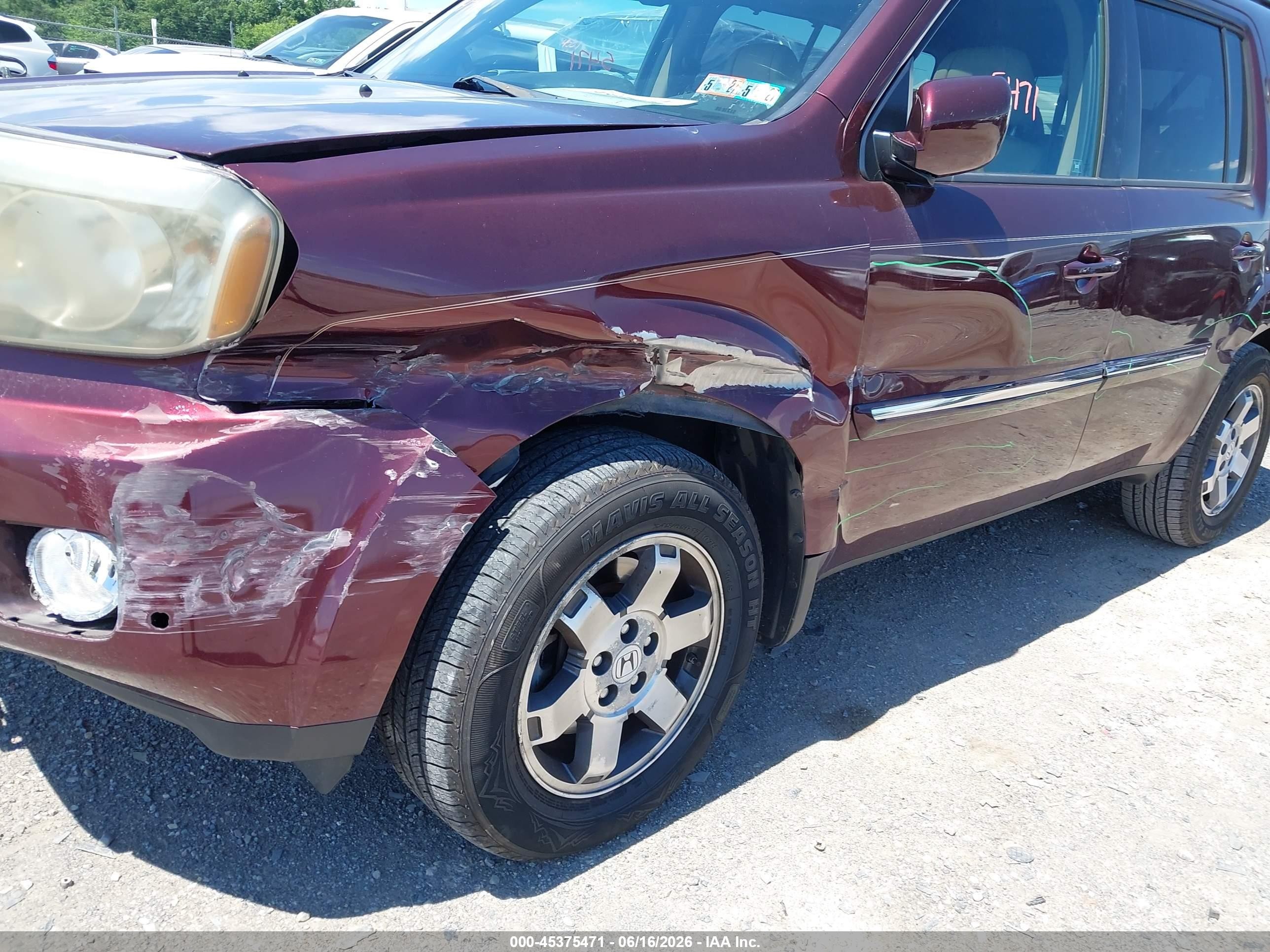 2011 Honda Pilot Touring Burgundy vin: 5FNYF4H98BB030783